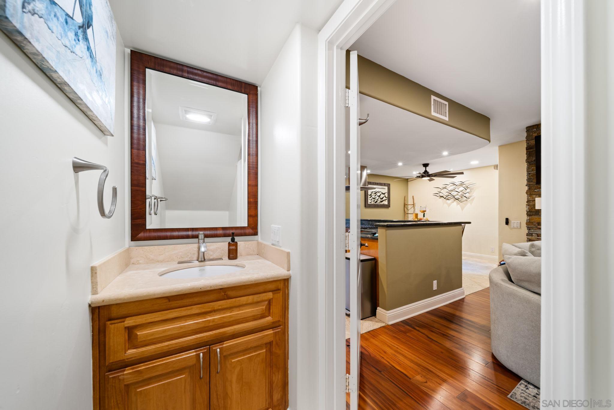 Detail Gallery Image 34 of 51 For 886  Felspar St, San Diego,  CA 92109 - 3 Beds | 2/1 Baths