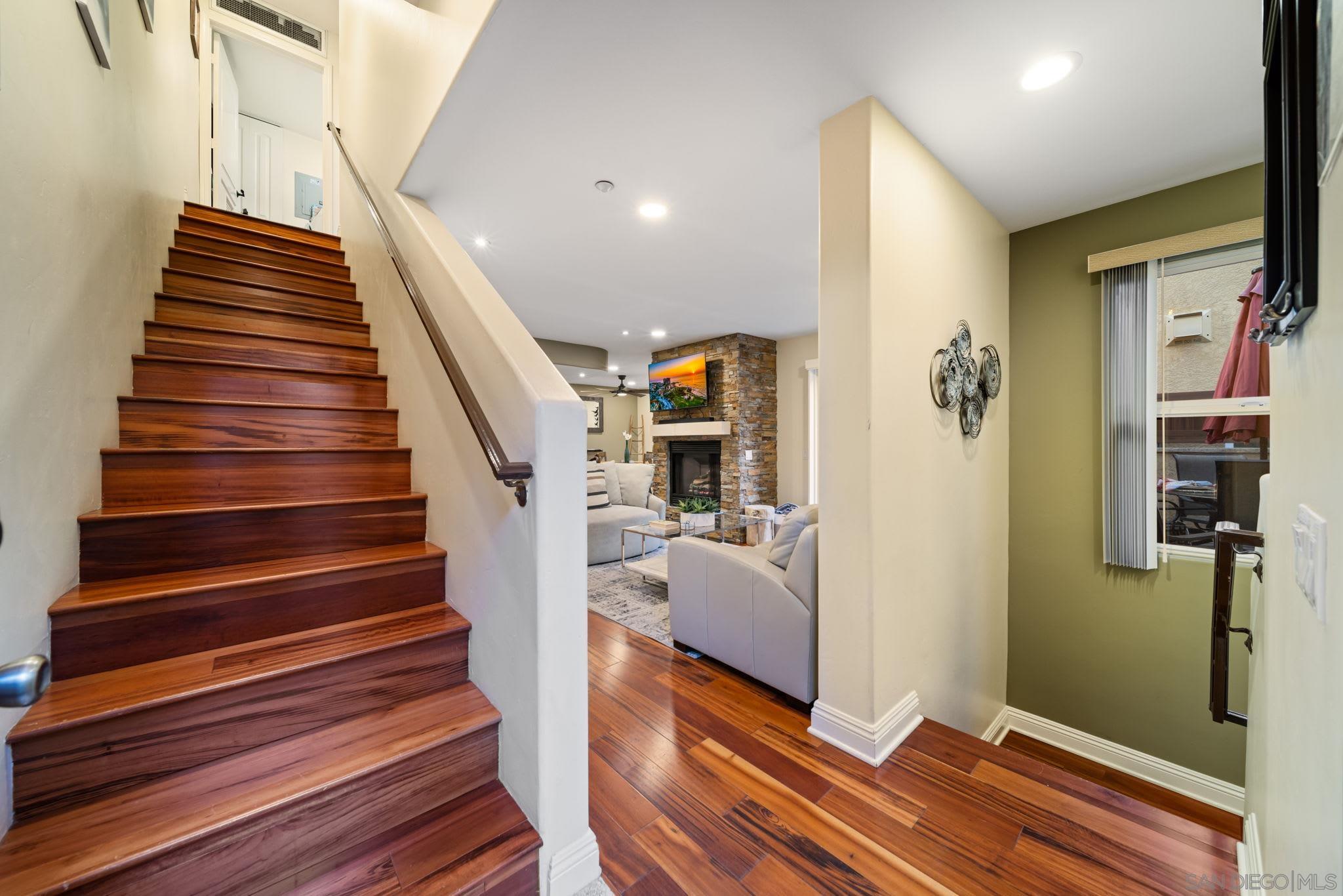 Detail Gallery Image 35 of 51 For 886  Felspar St, San Diego,  CA 92109 - 3 Beds | 2/1 Baths