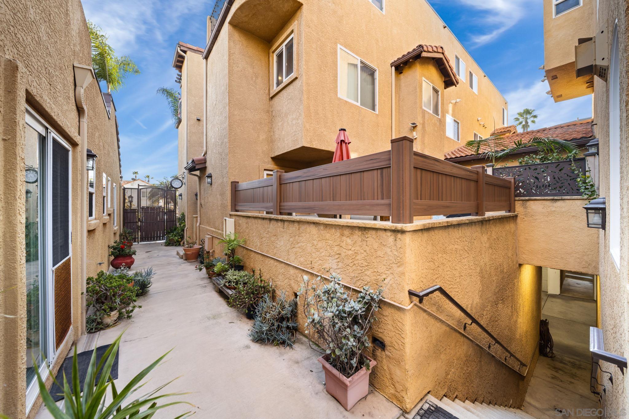 Detail Gallery Image 40 of 51 For 886  Felspar St, San Diego,  CA 92109 - 3 Beds | 2/1 Baths