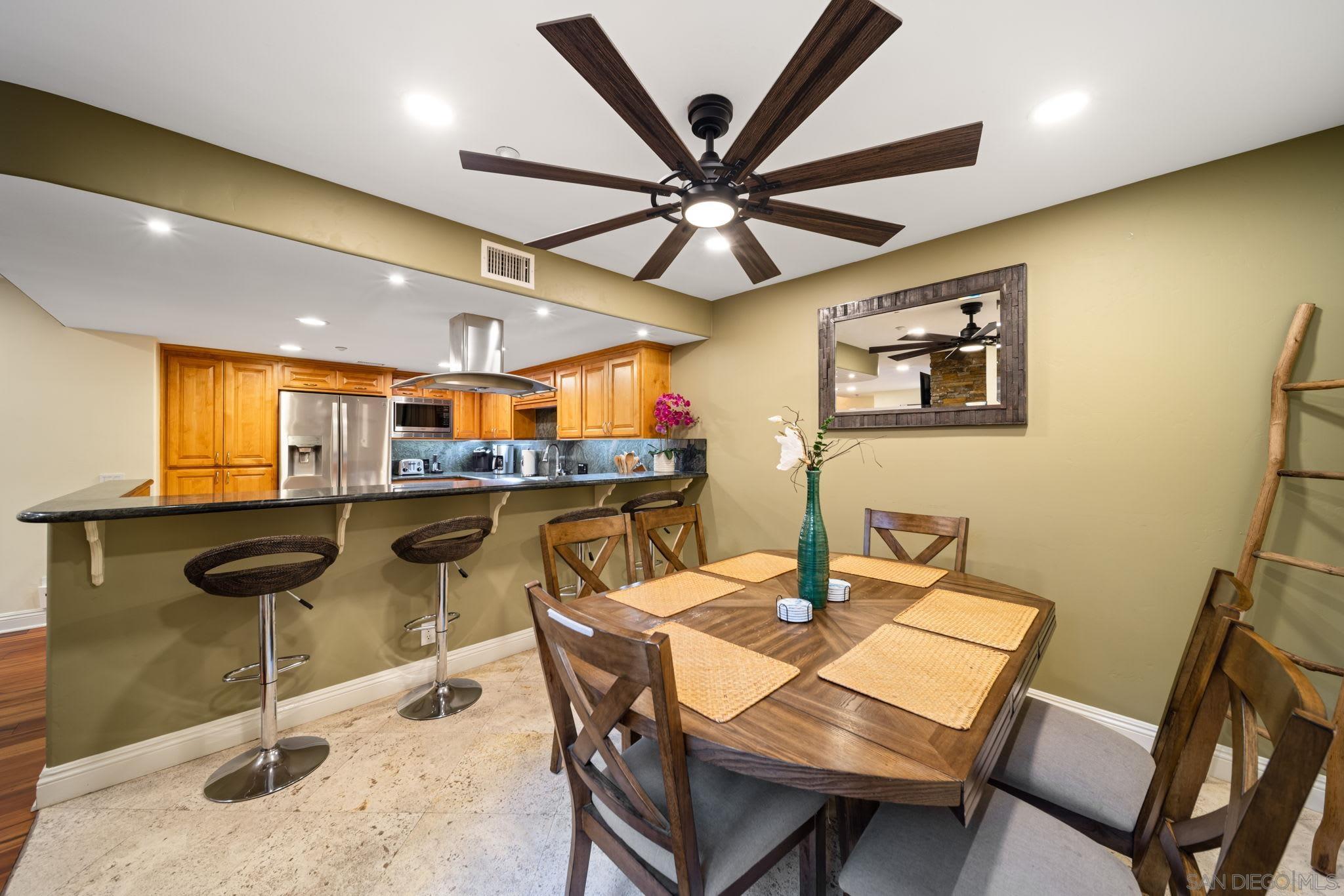 Detail Gallery Image 7 of 51 For 886  Felspar St, San Diego,  CA 92109 - 3 Beds | 2/1 Baths