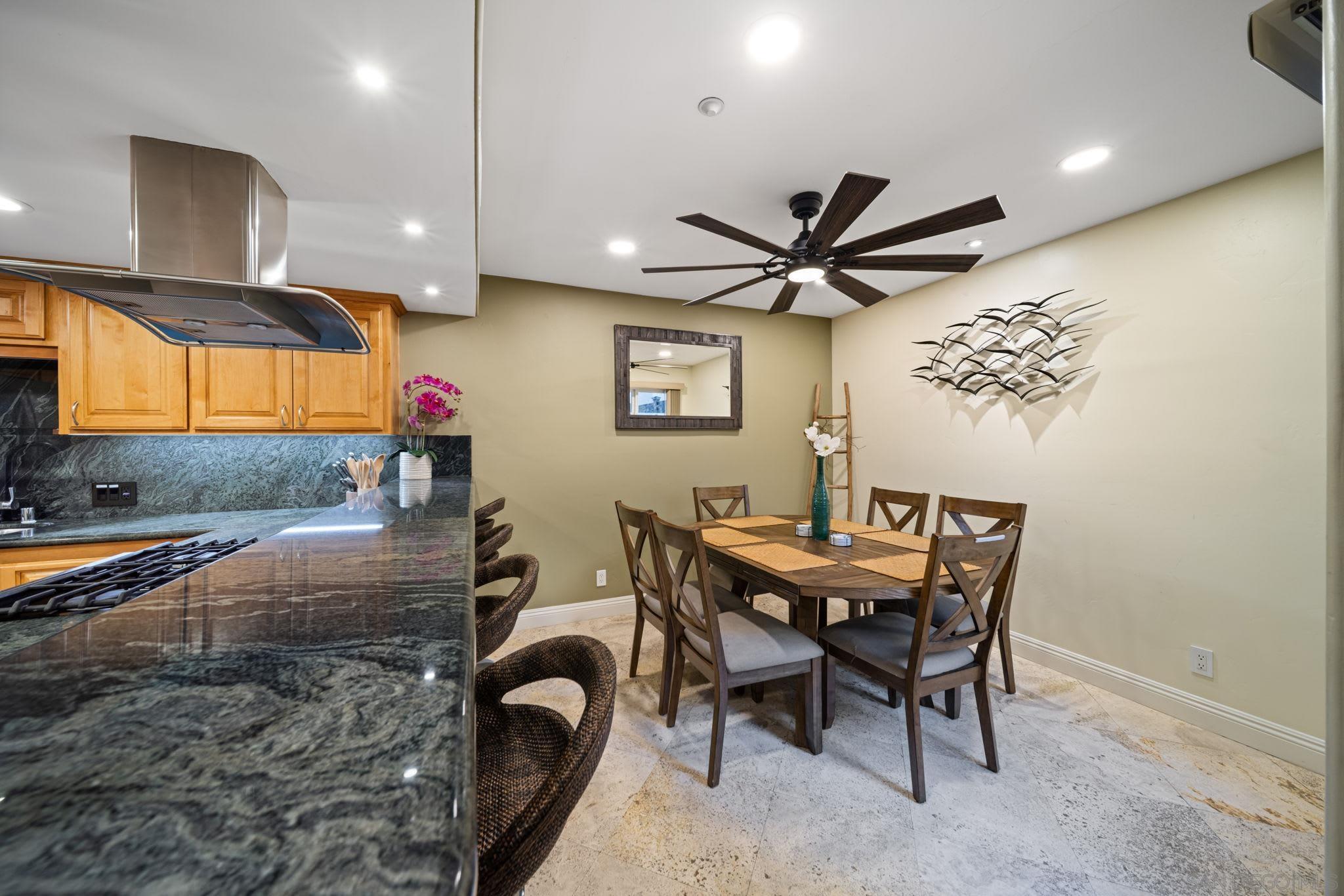 Detail Gallery Image 9 of 51 For 886  Felspar St, San Diego,  CA 92109 - 3 Beds | 2/1 Baths