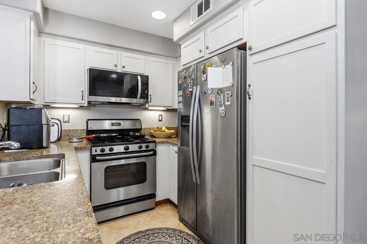 Detail Gallery Image 4 of 28 For 3182  Cabrillo Bay Lane, San Diego,  CA 92110 - 2 Beds | 2 Baths