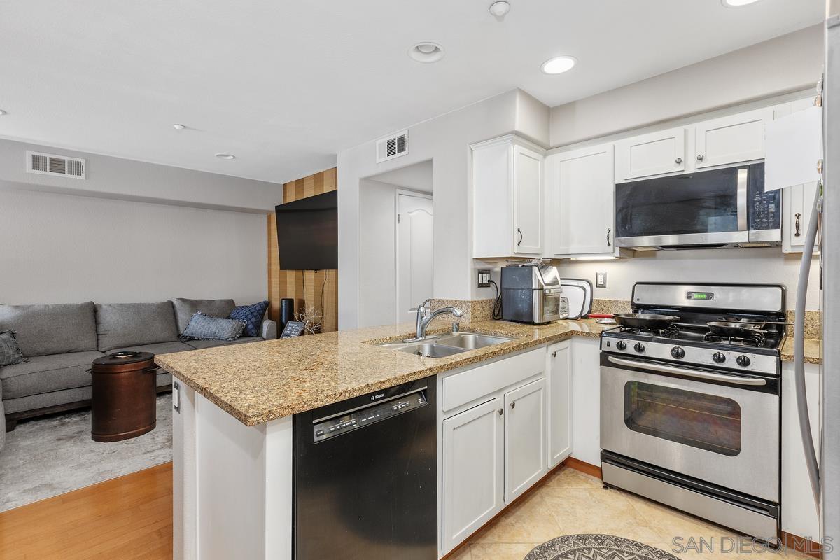 Detail Gallery Image 5 of 28 For 3182  Cabrillo Bay Lane, San Diego,  CA 92110 - 2 Beds | 2 Baths