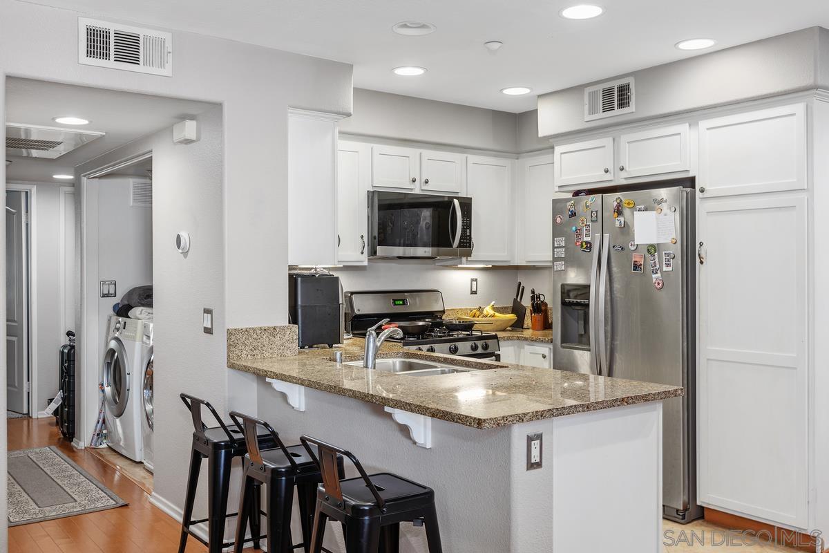 Detail Gallery Image 6 of 28 For 3182  Cabrillo Bay Lane, San Diego,  CA 92110 - 2 Beds | 2 Baths