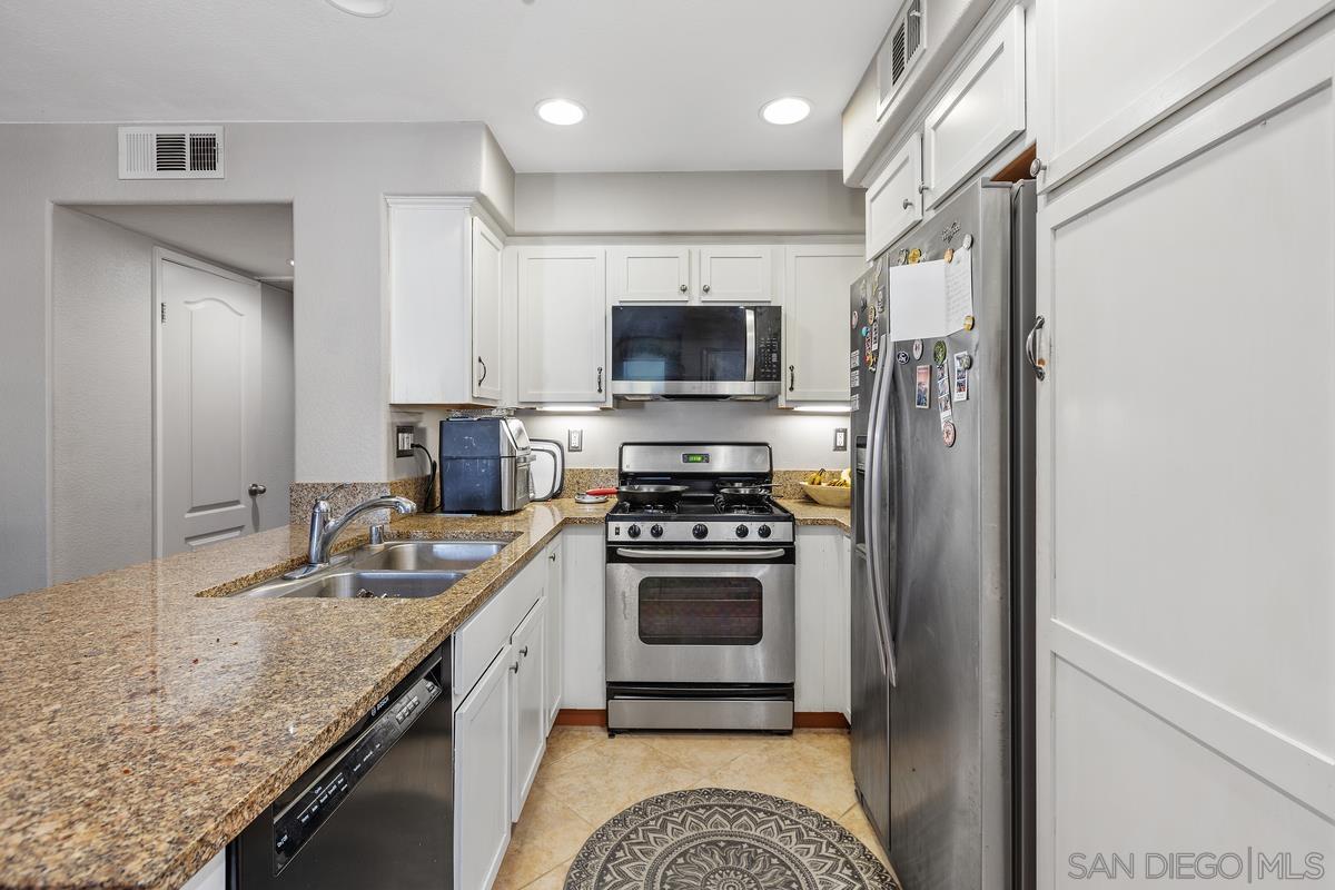 Detail Gallery Image 7 of 28 For 3182  Cabrillo Bay Lane, San Diego,  CA 92110 - 2 Beds | 2 Baths