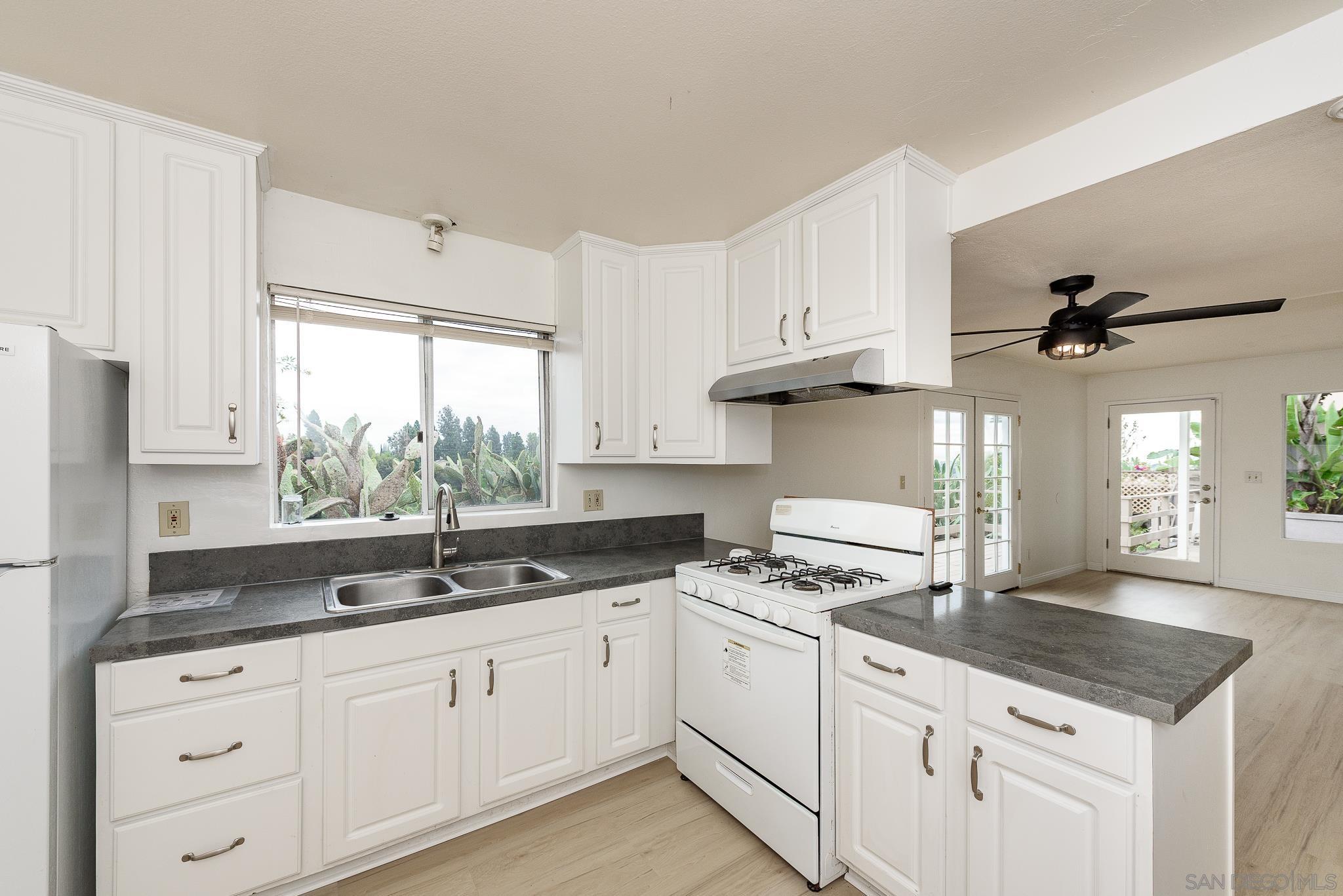 Detail Gallery Image 9 of 31 For 1777  Pentuckett  B, San Diego,  CA 92104 - 4 Beds | 2 Baths