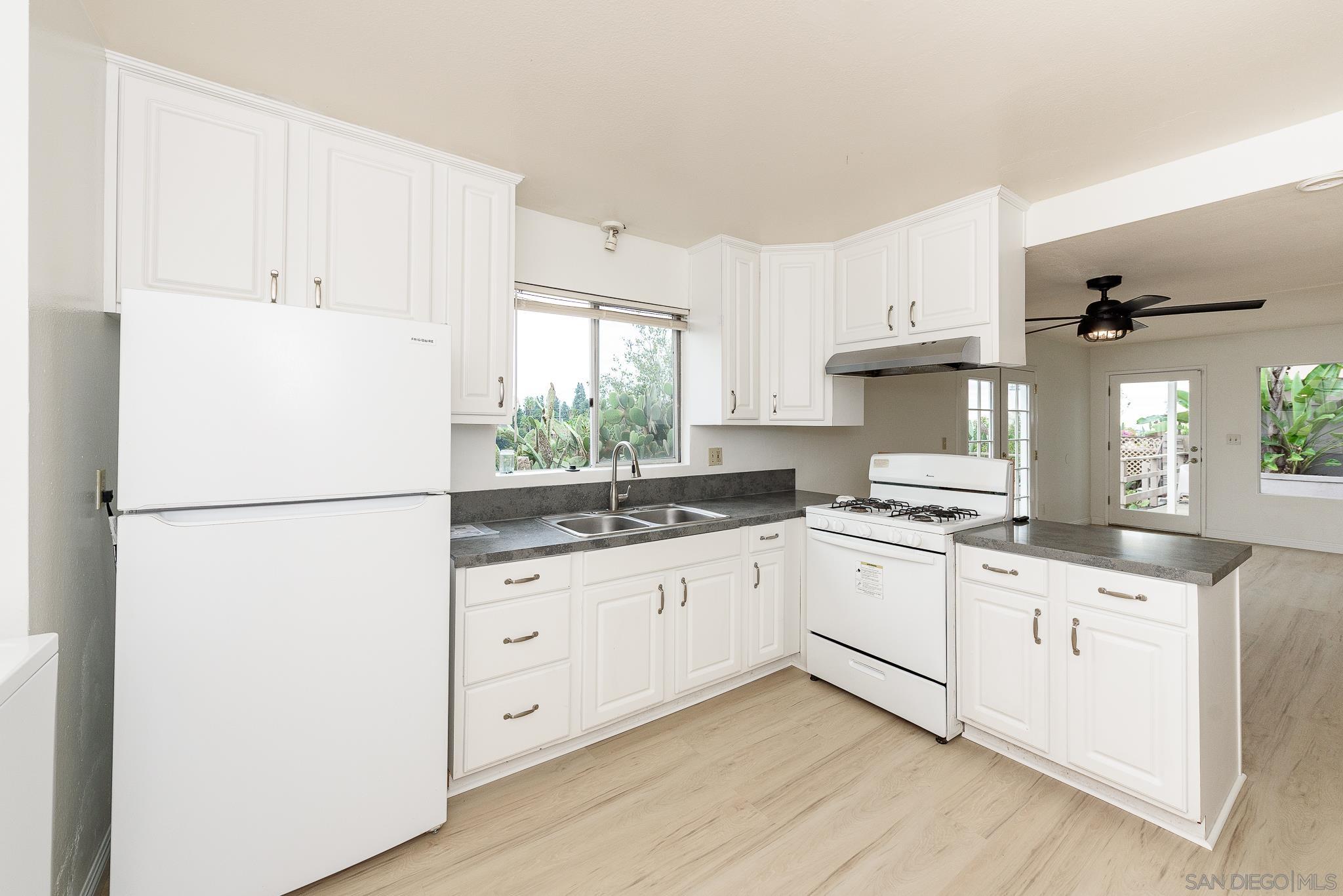 Detail Gallery Image 10 of 31 For 1777  Pentuckett  B, San Diego,  CA 92104 - 4 Beds | 2 Baths