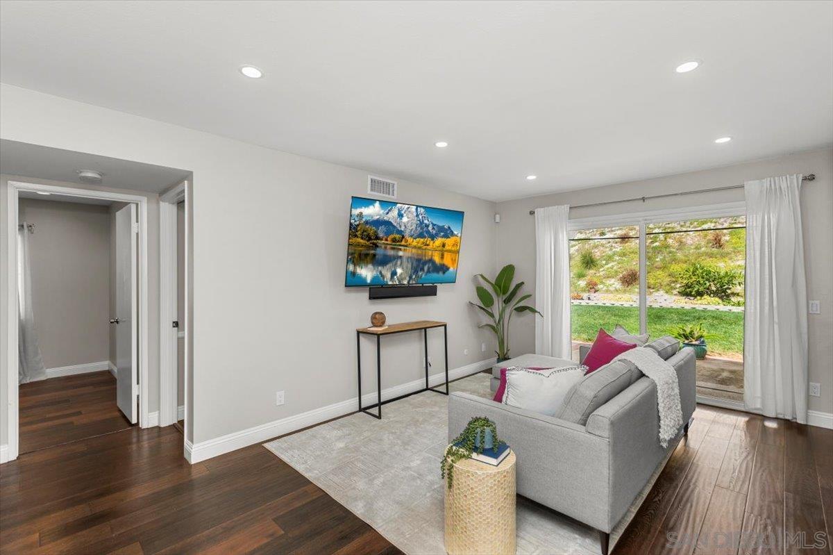 Detail Gallery Image 14 of 35 For 10812  Charing Cross, Spring Valley,  CA 91978 - 3 Beds | 2 Baths