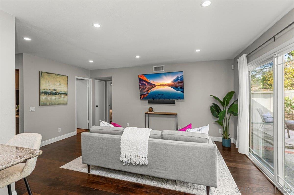 Detail Gallery Image 16 of 35 For 10812  Charing Cross, Spring Valley,  CA 91978 - 3 Beds | 2 Baths