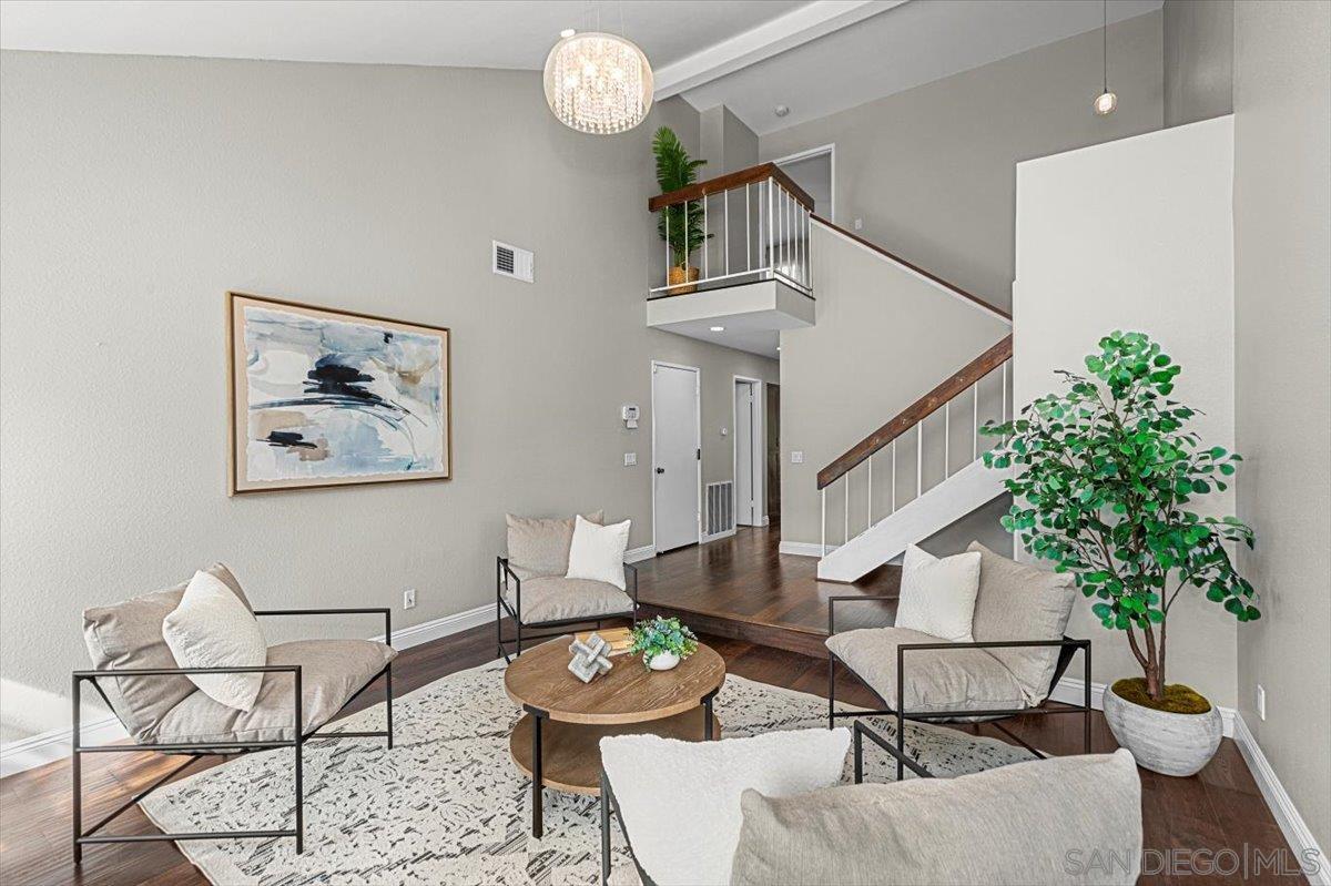 Detail Gallery Image 6 of 35 For 10812  Charing Cross, Spring Valley,  CA 91978 - 3 Beds | 2 Baths