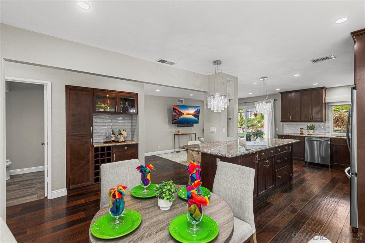 Detail Gallery Image 10 of 35 For 10812  Charing Cross, Spring Valley,  CA 91978 - 3 Beds | 2 Baths