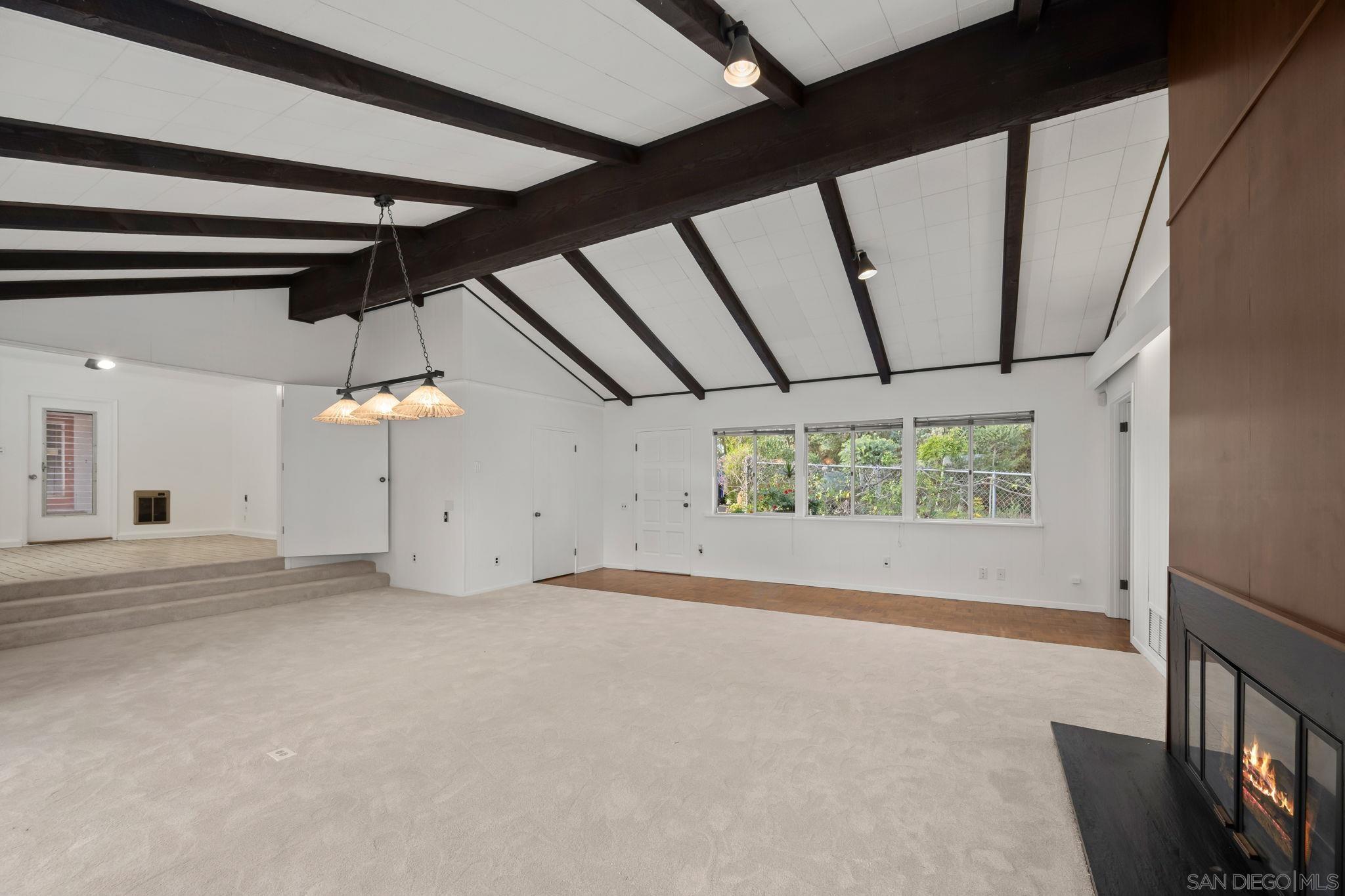 Detail Gallery Image 4 of 12 For 6141  Lago Lindo, Rancho Santa Fe,  CA 92067 - 4 Beds | 4/1 Baths