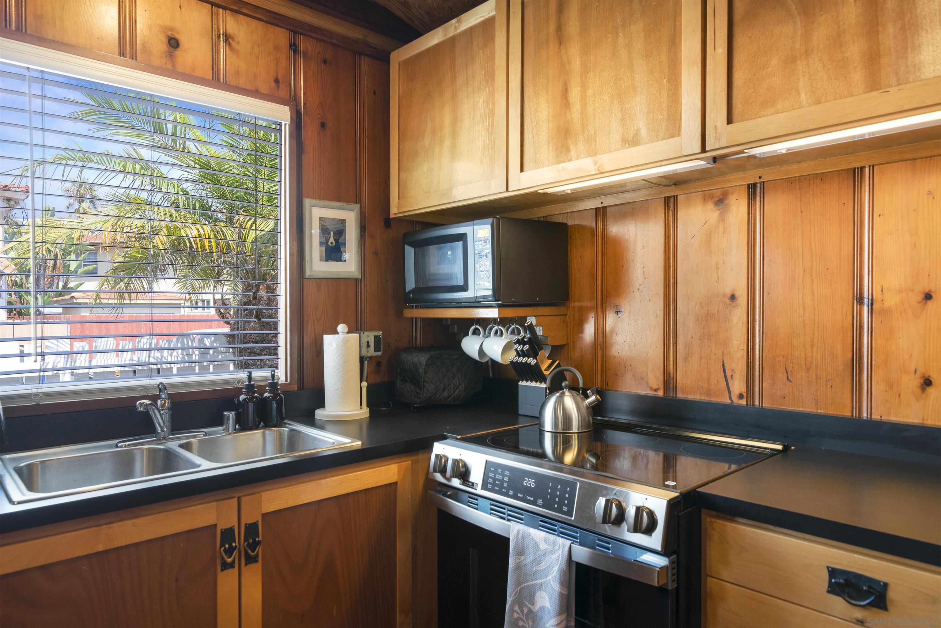 Detail Gallery Image 9 of 33 For 5123  Lotus St, San Diego,  CA 92107 - 1 Beds | 1 Baths