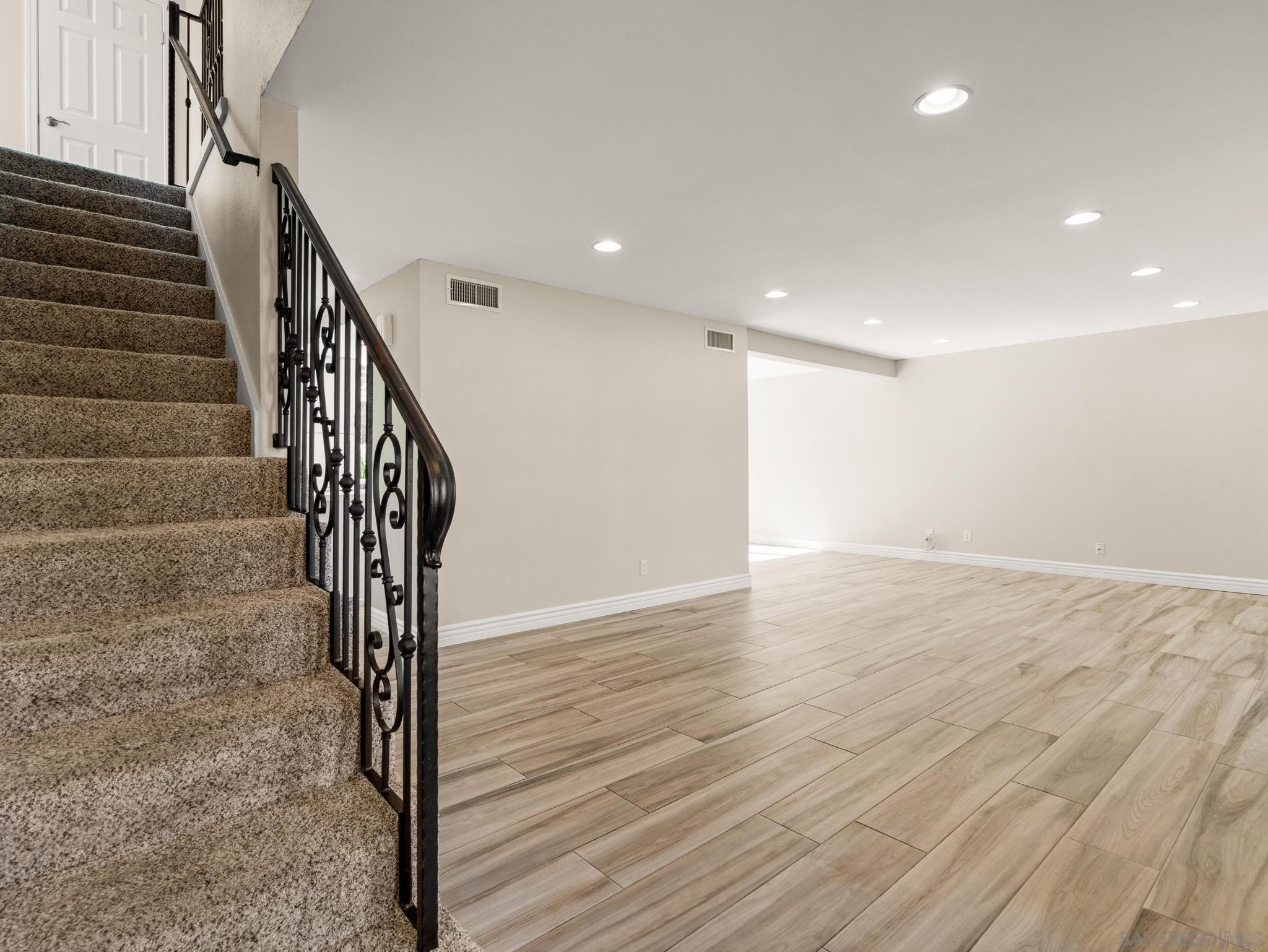 Detail Gallery Image 4 of 33 For 13303  Betty Lee Way, Poway,  CA 92064 - 5 Beds | 3 Baths