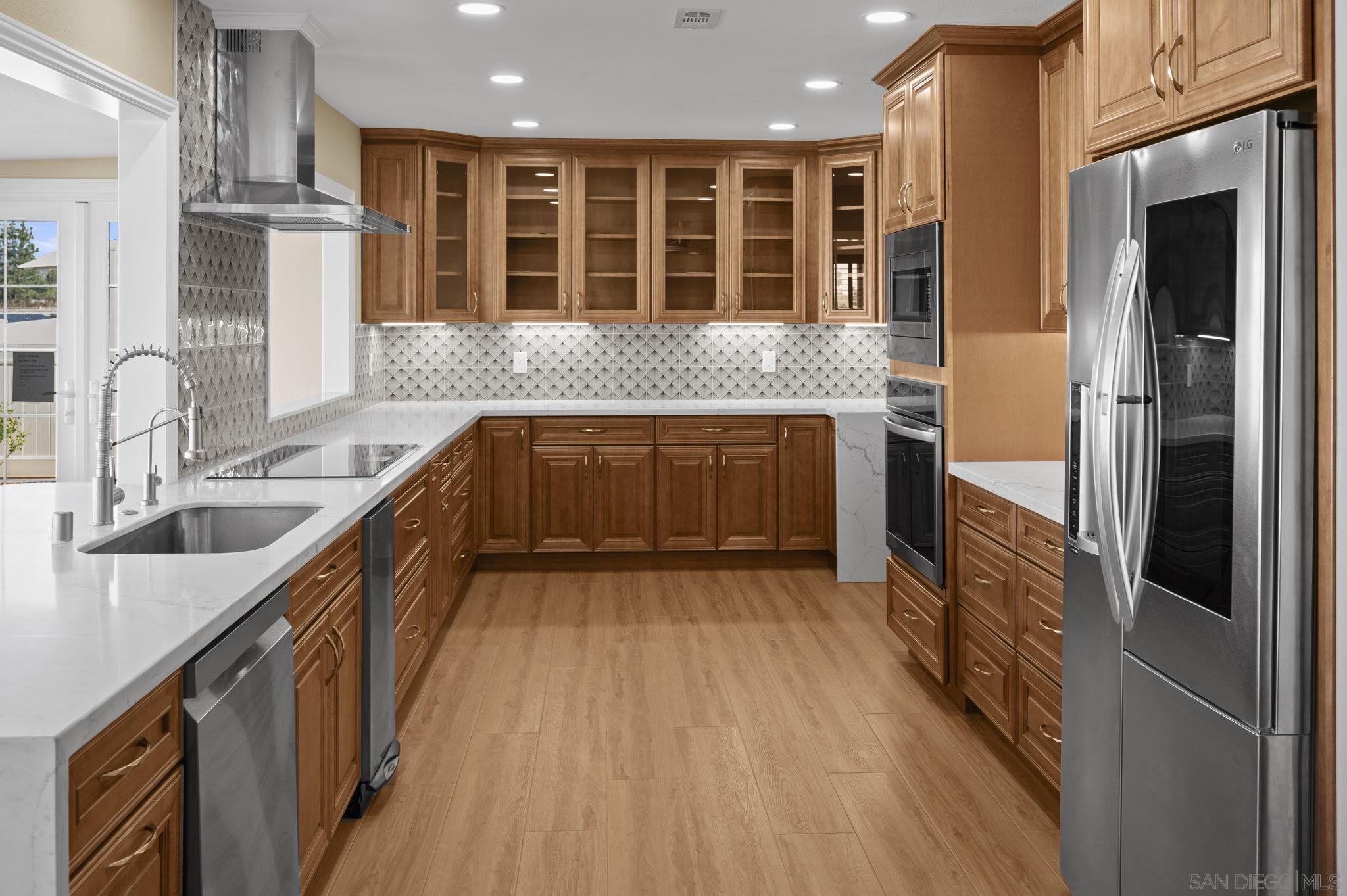 Detail Gallery Image 11 of 32 For 12486  Lomica Drive, San Diego,  CA 92128 - 2 Beds | 2 Baths