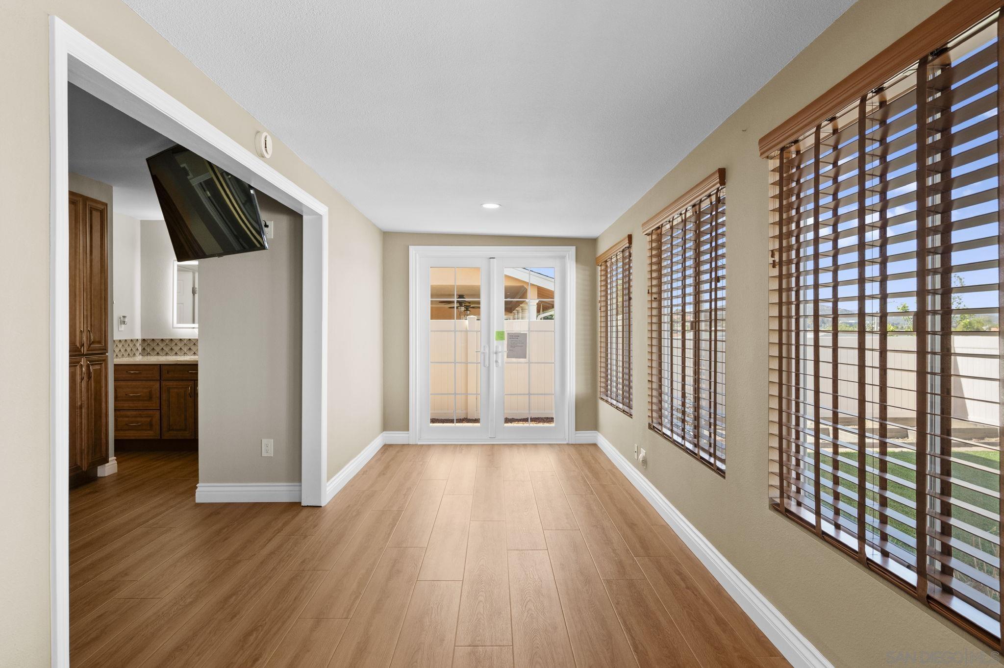 Detail Gallery Image 21 of 32 For 12486  Lomica Drive, San Diego,  CA 92128 - 2 Beds | 2 Baths