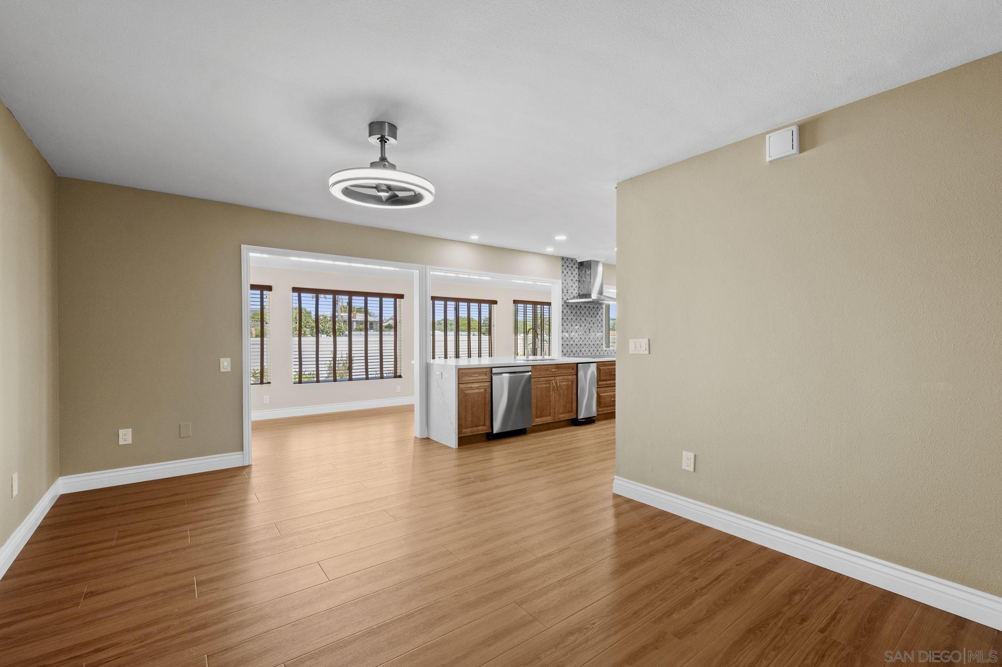 Detail Gallery Image 7 of 32 For 12486  Lomica Drive, San Diego,  CA 92128 - 2 Beds | 2 Baths