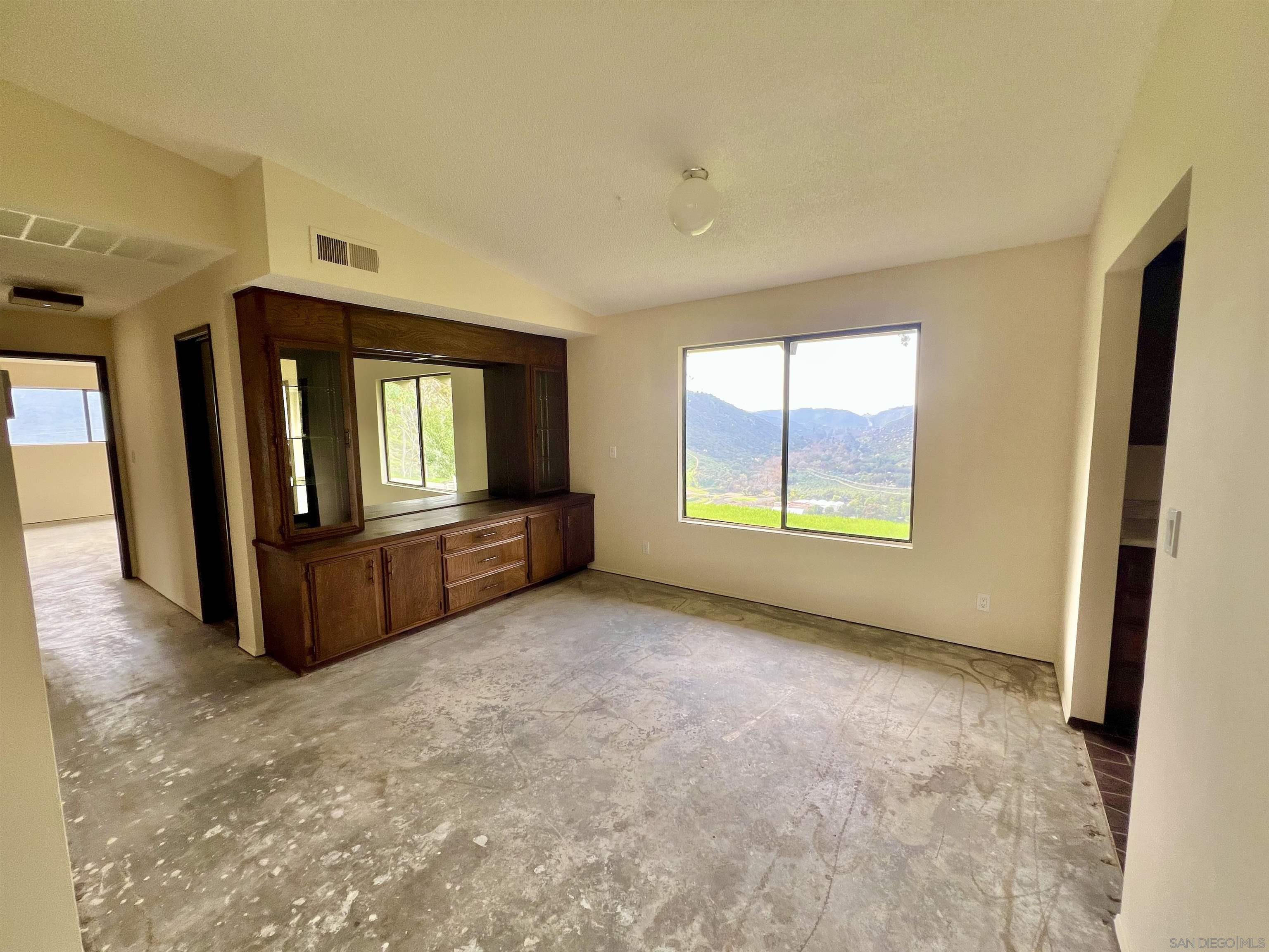 Detail Gallery Image 13 of 47 For 10361  Old Castle Rd, Valley Center,  CA 92082 - 3 Beds | 2/1 Baths