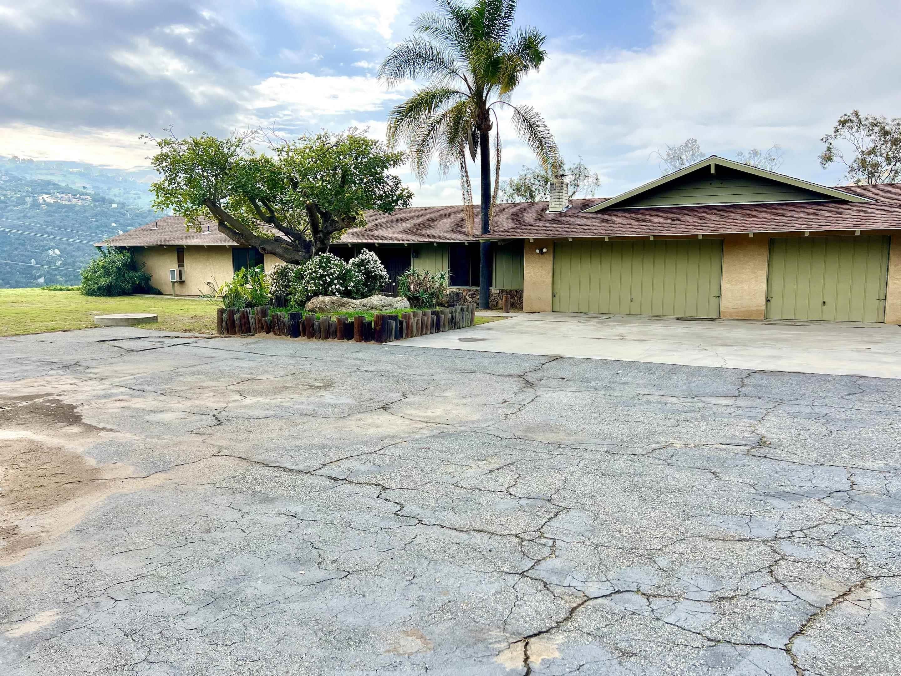 Detail Gallery Image 3 of 47 For 10361  Old Castle Rd, Valley Center,  CA 92082 - 3 Beds | 2/1 Baths