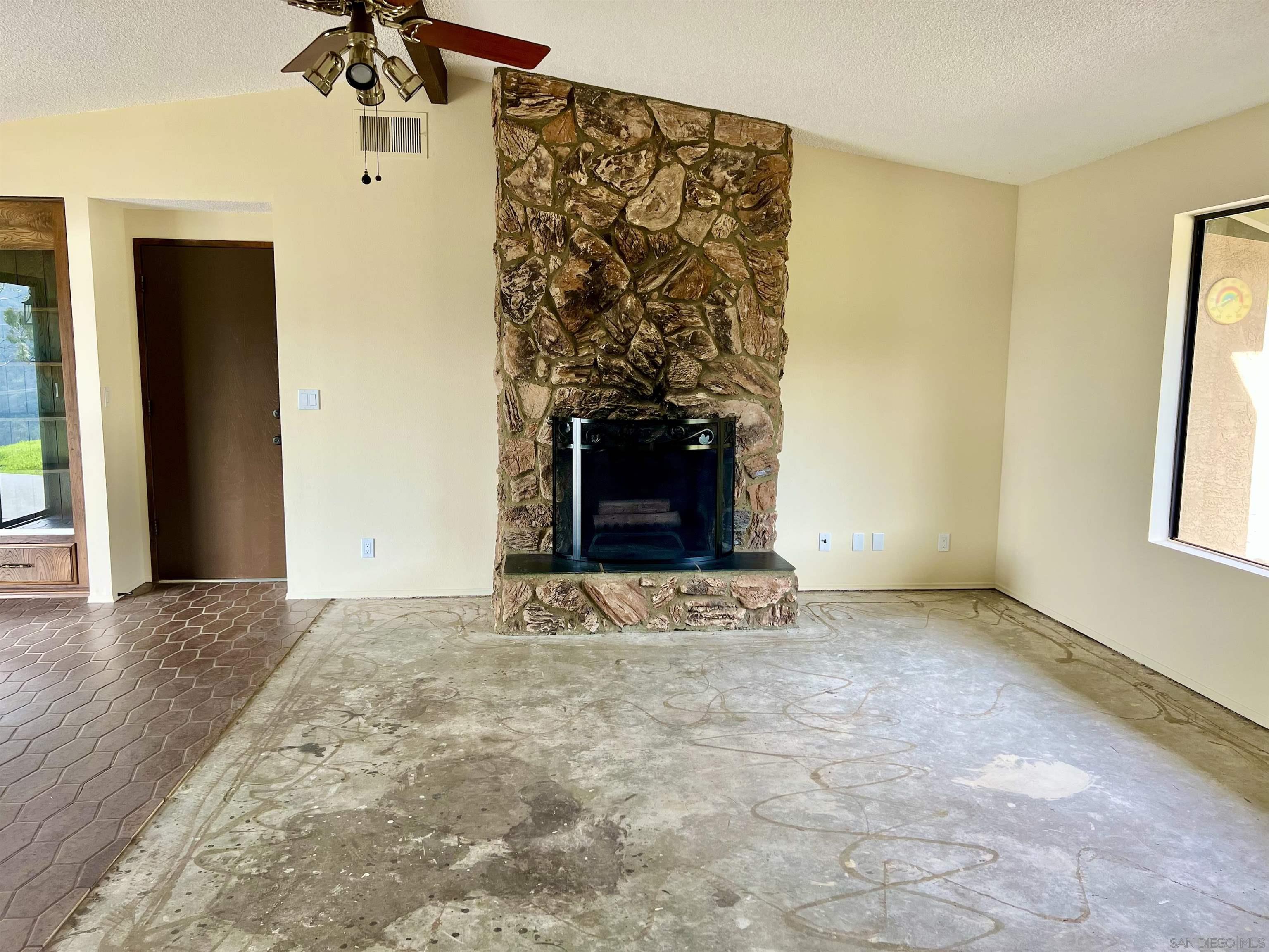 Detail Gallery Image 6 of 47 For 10361  Old Castle Rd, Valley Center,  CA 92082 - 3 Beds | 2/1 Baths