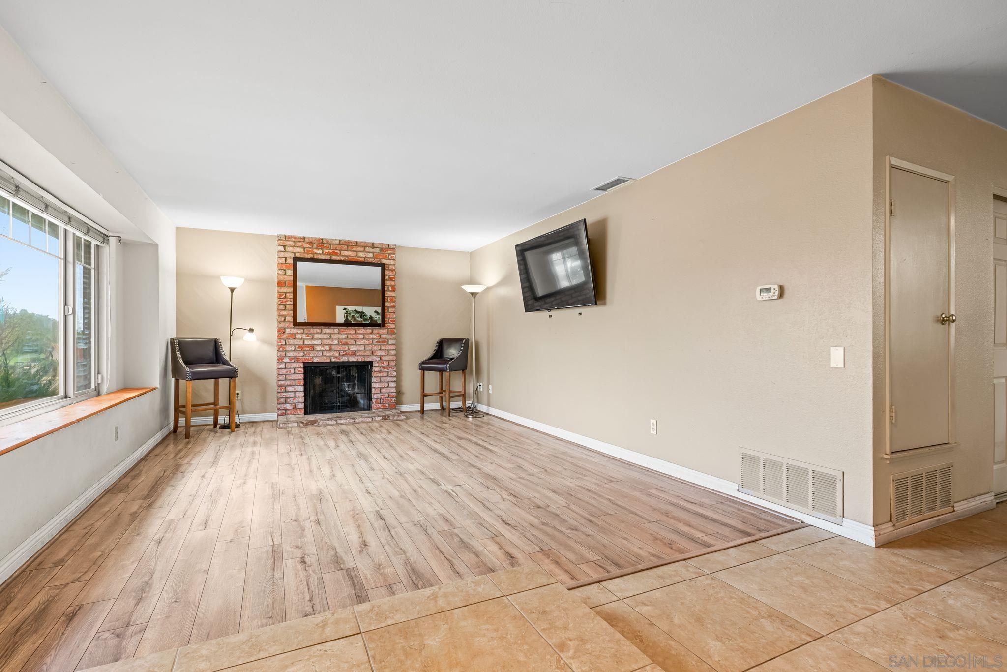 Detail Gallery Image 4 of 18 For 1460  Brook Rd, San Marcos,  CA 92069 - 4 Beds | 2 Baths