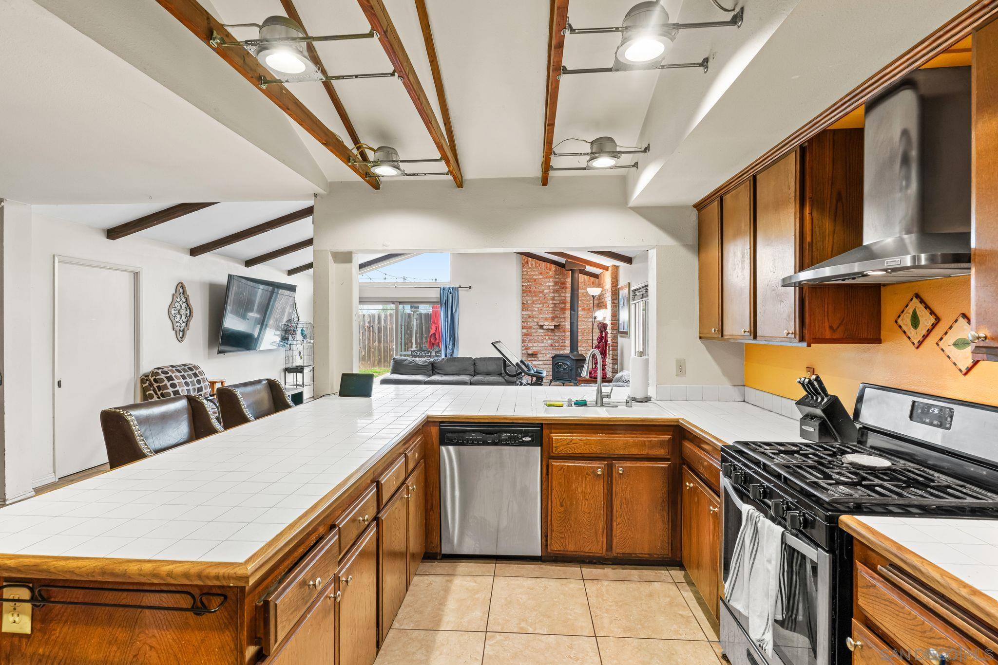 Detail Gallery Image 7 of 18 For 1460  Brook Rd, San Marcos,  CA 92069 - 4 Beds | 2 Baths