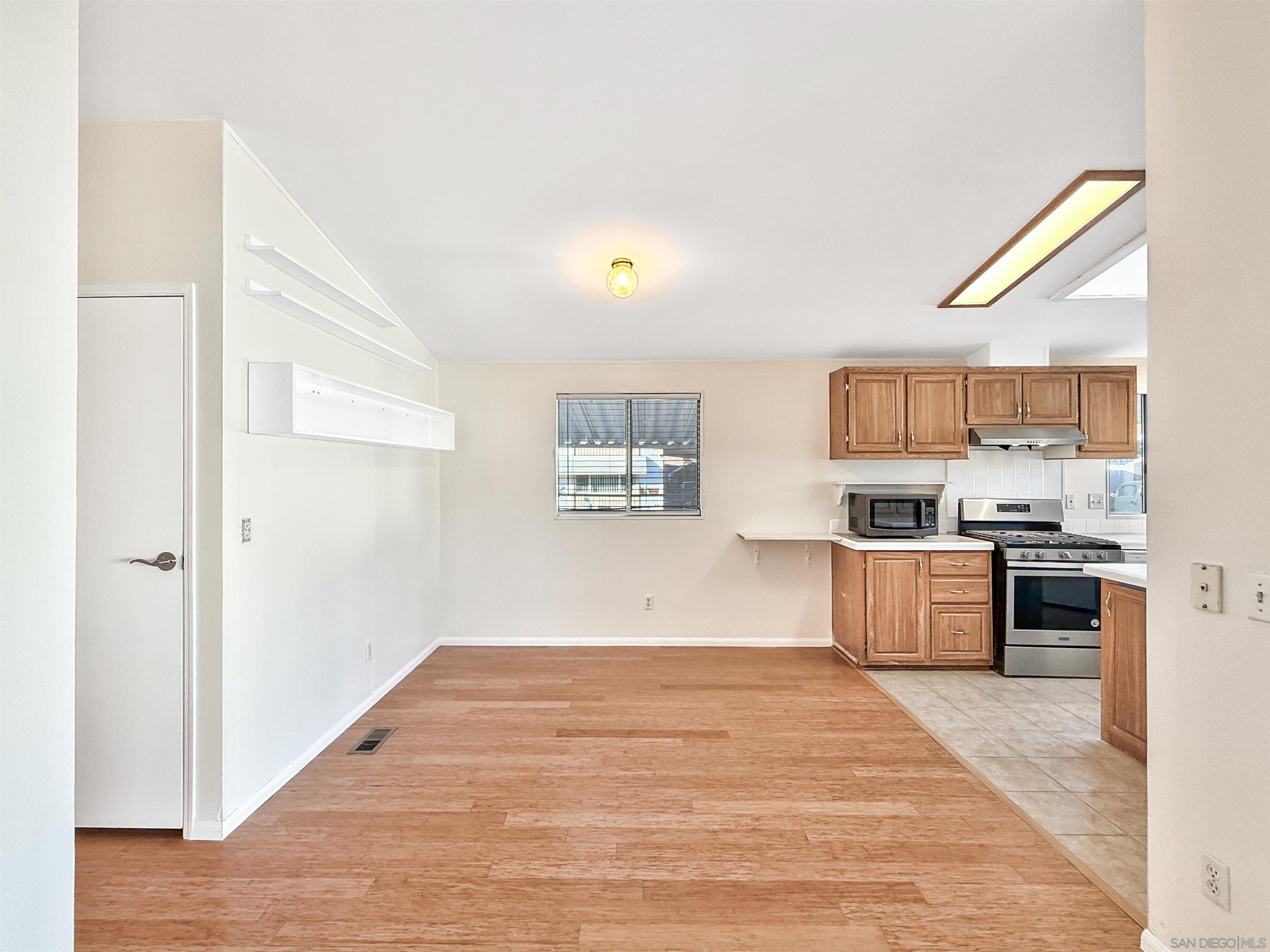 Detail Gallery Image 2 of 19 For 450 E Bradley Ave  127, El Cajon,  CA 92021 - 3 Beds | 2 Baths