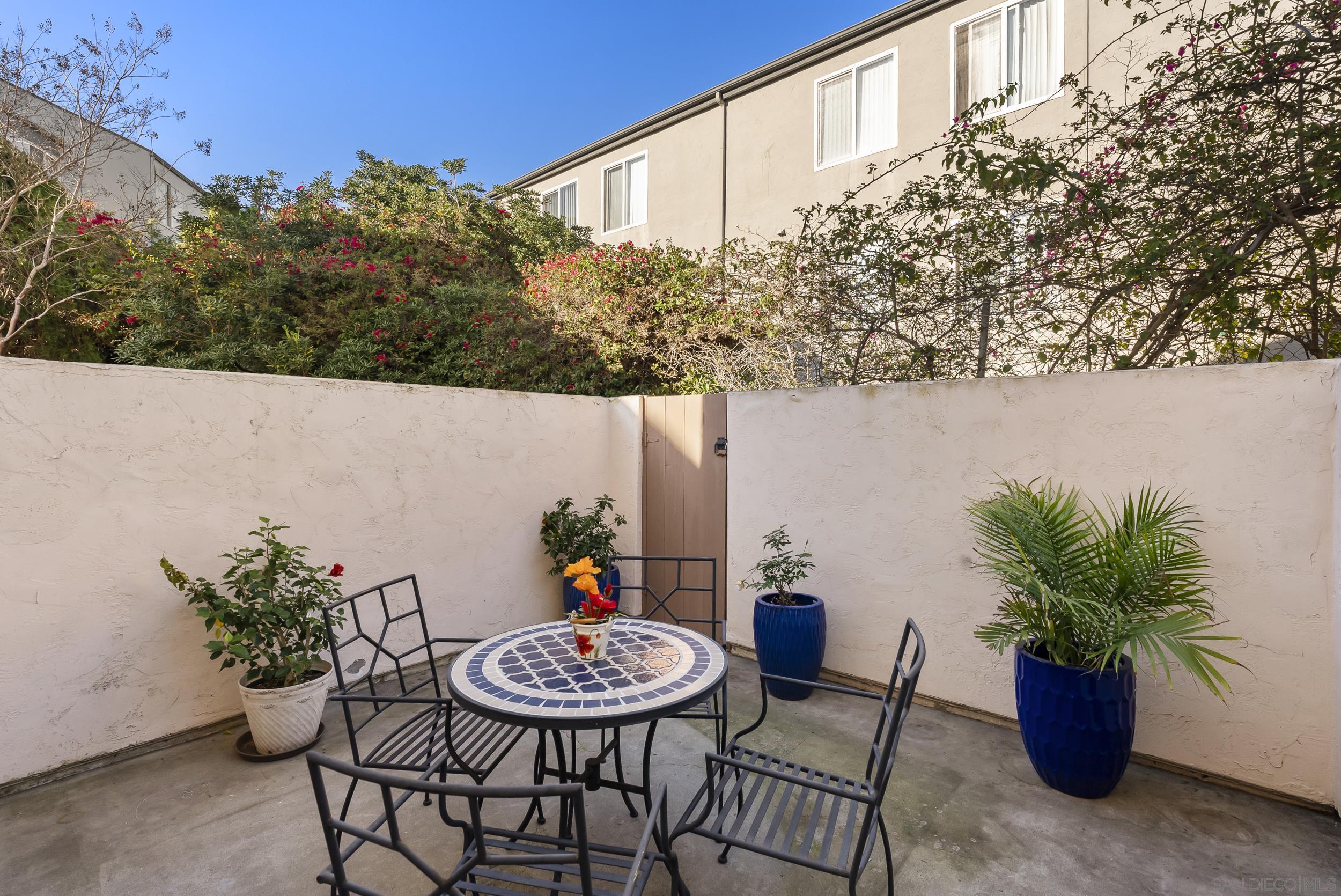 Detail Gallery Image 5 of 36 For 5606  Caminito Roberto, San Diego,  CA 92111 - 2 Beds | 1/1 Baths