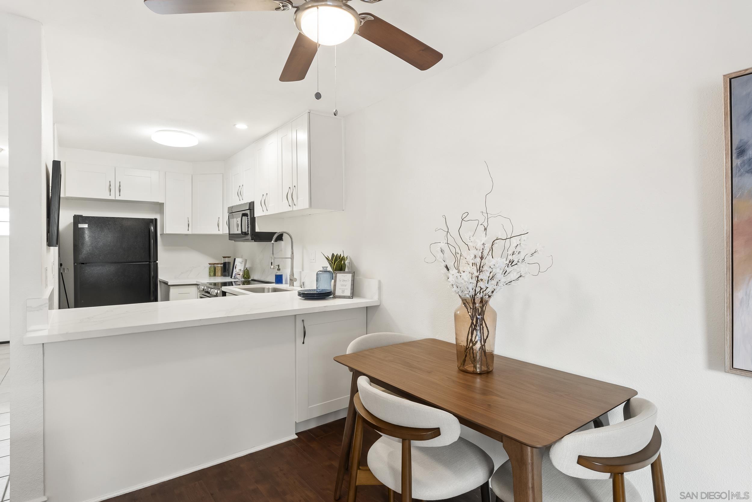 Detail Gallery Image 8 of 36 For 5606  Caminito Roberto, San Diego,  CA 92111 - 2 Beds | 1/1 Baths