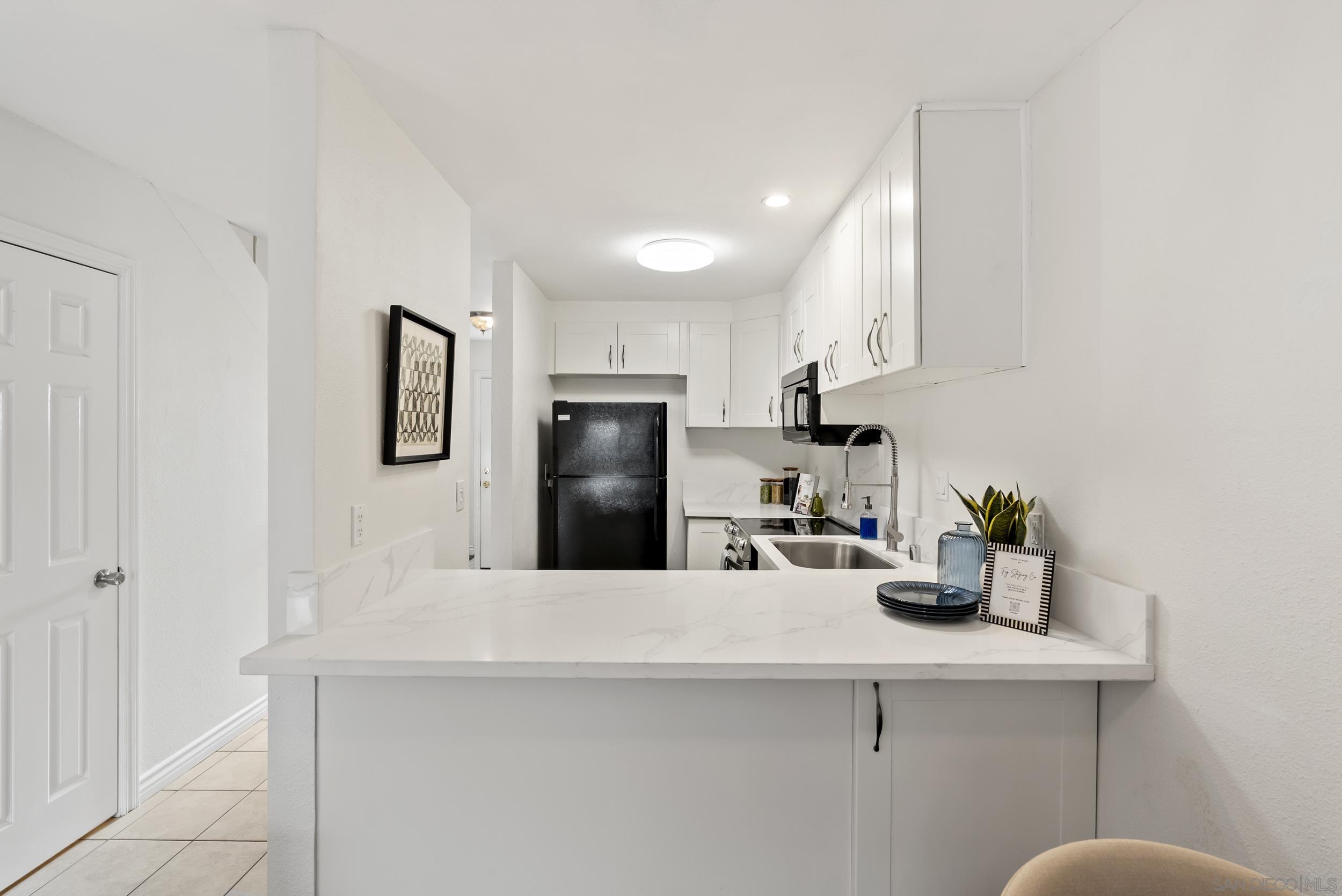 Detail Gallery Image 9 of 36 For 5606  Caminito Roberto, San Diego,  CA 92111 - 2 Beds | 1/1 Baths