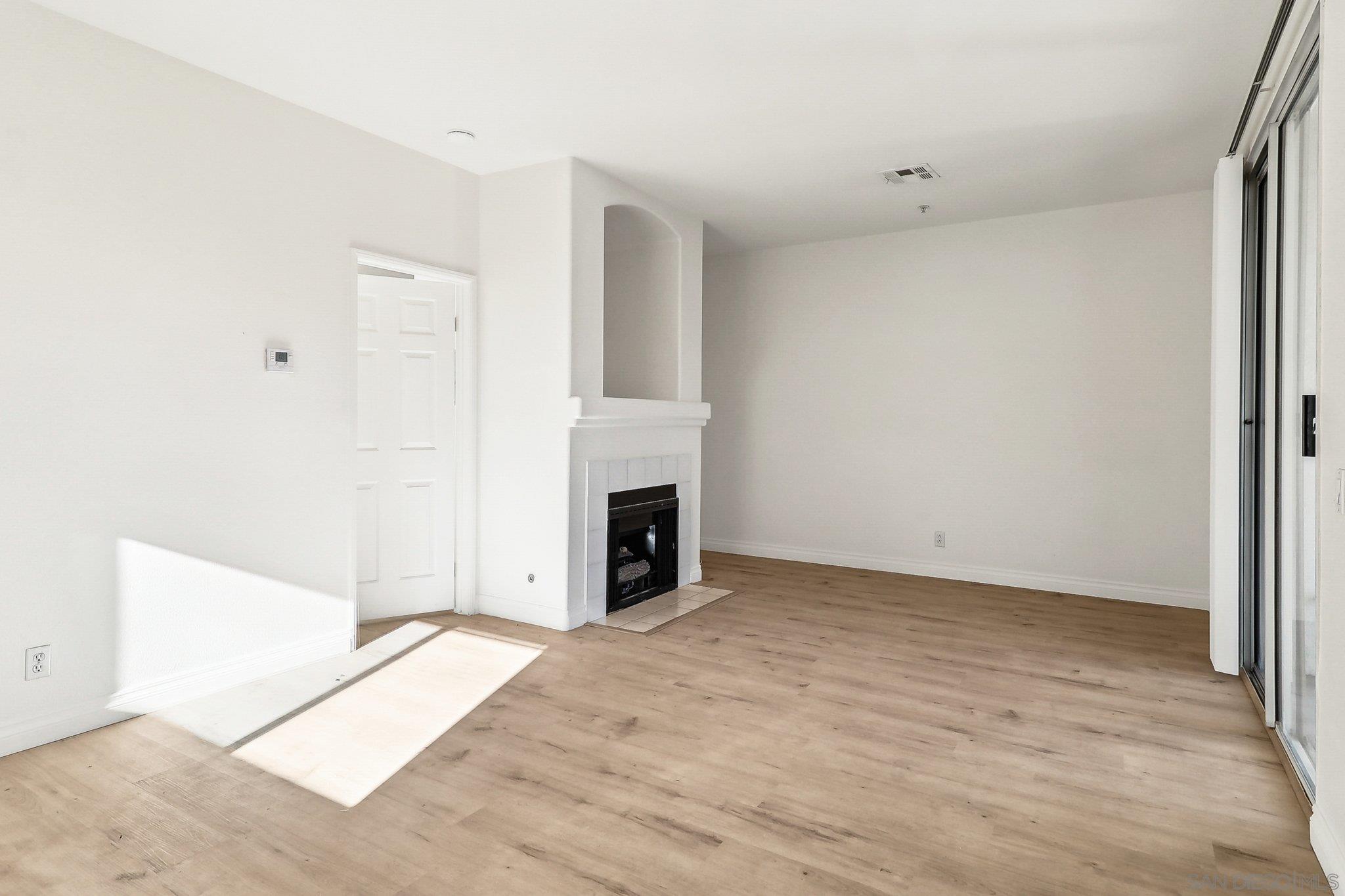 Detail Gallery Image 3 of 16 For 11410  via Rancho San Diego  38, El Cajon,  CA 92019 - 1 Beds | 1 Baths