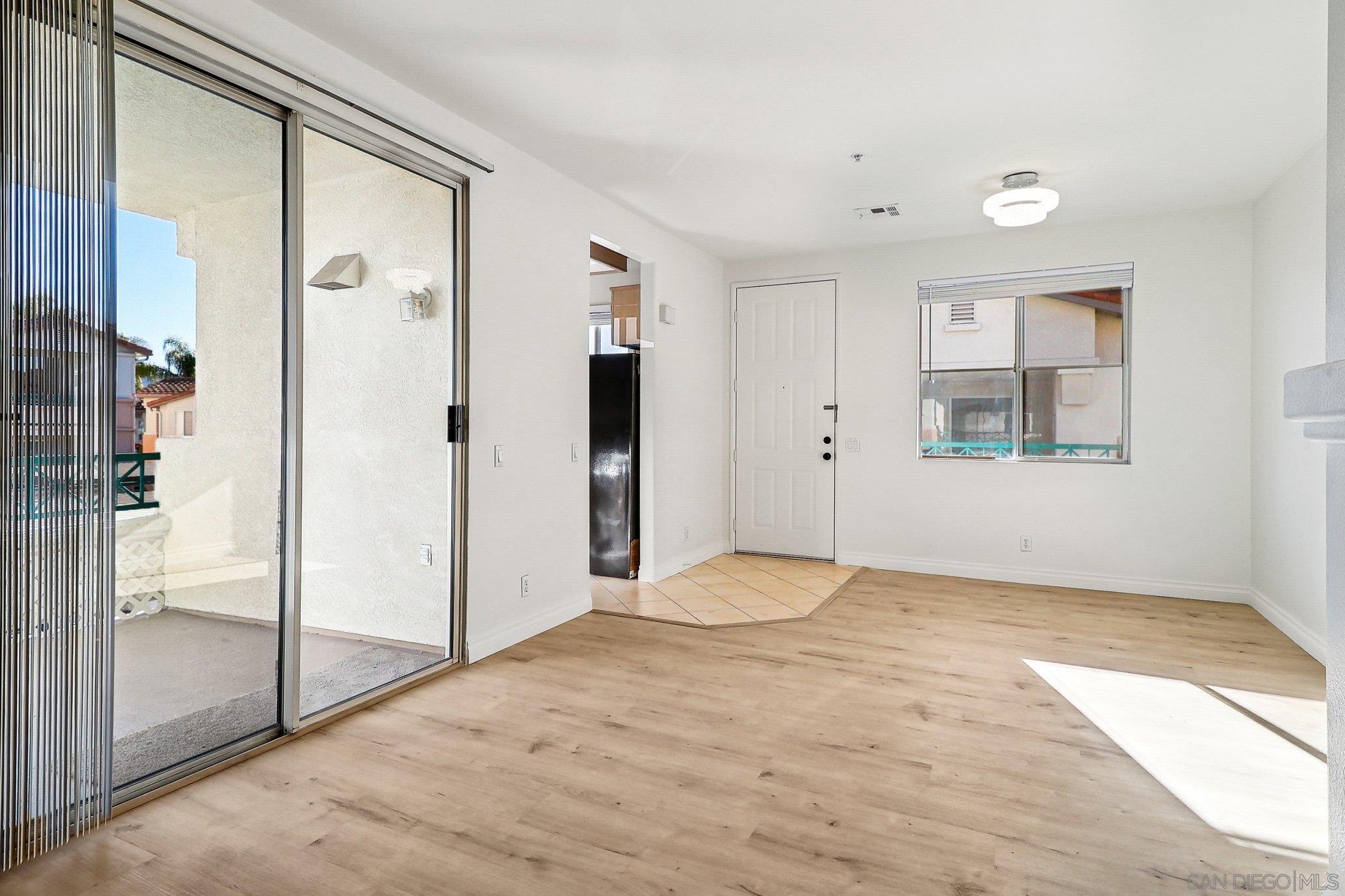 Detail Gallery Image 4 of 16 For 11410  via Rancho San Diego  38, El Cajon,  CA 92019 - 1 Beds | 1 Baths