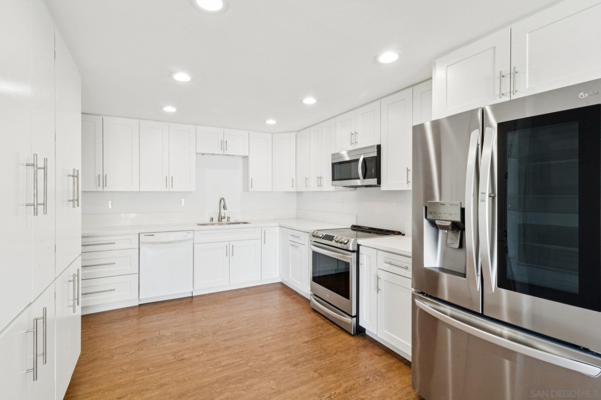 Detail Gallery Image 13 of 48 For 8988  Caminito Verano, La Jolla,  CA 92037 - 3 Beds | 2 Baths