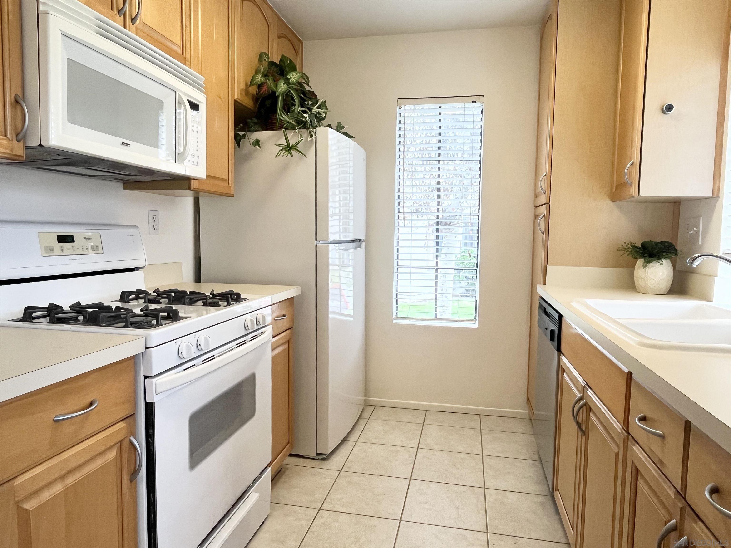 Detail Gallery Image 11 of 38 For 8538  Summerdale Rd  #111,  San Diego,  CA 92126 - 2 Beds | 2 Baths