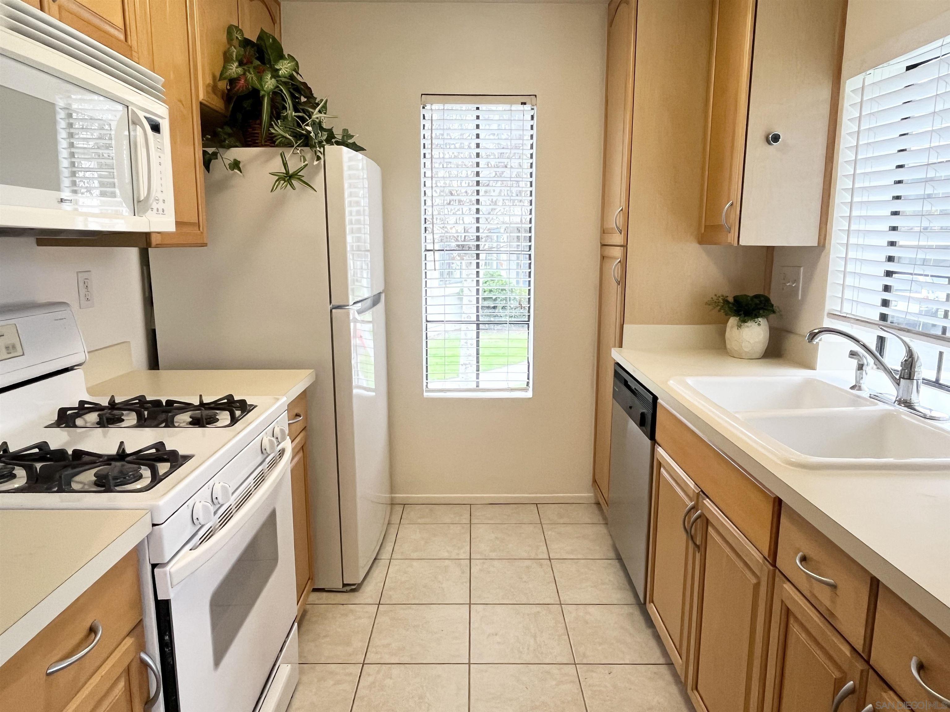 Detail Gallery Image 10 of 38 For 8538  Summerdale Rd  #111,  San Diego,  CA 92126 - 2 Beds | 2 Baths