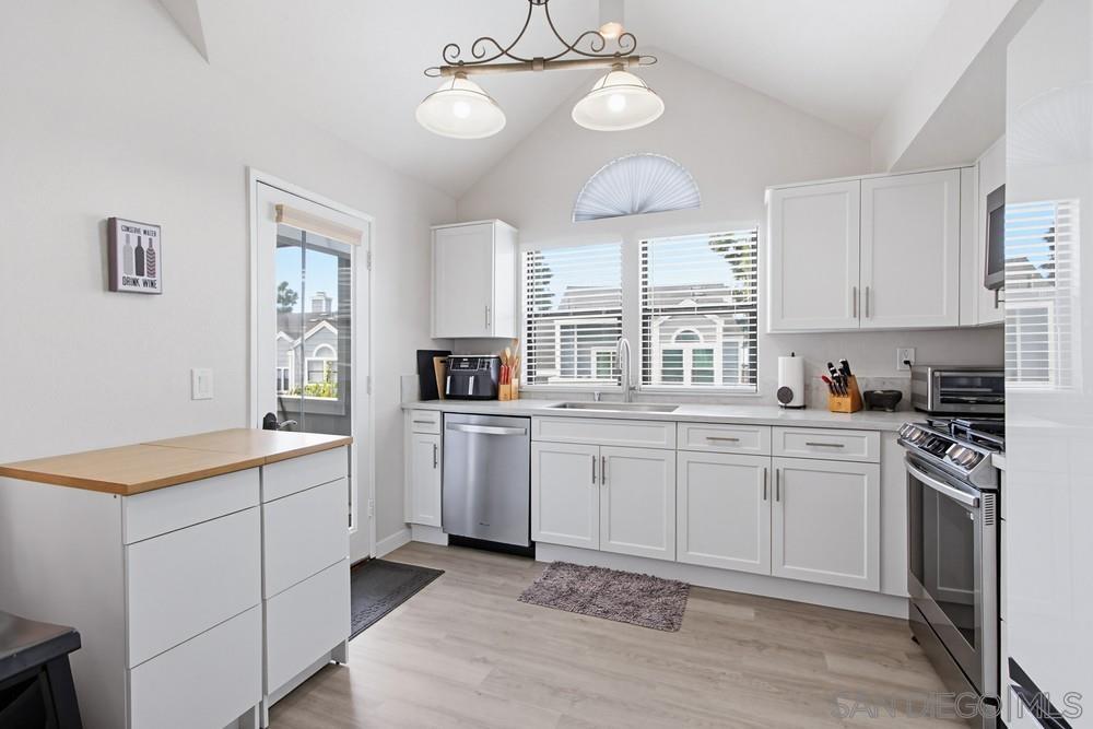 Detail Gallery Image 10 of 28 For 10915  Scripps Ranch Blvd, San Diego,  CA 92131 - 2 Beds | 2 Baths