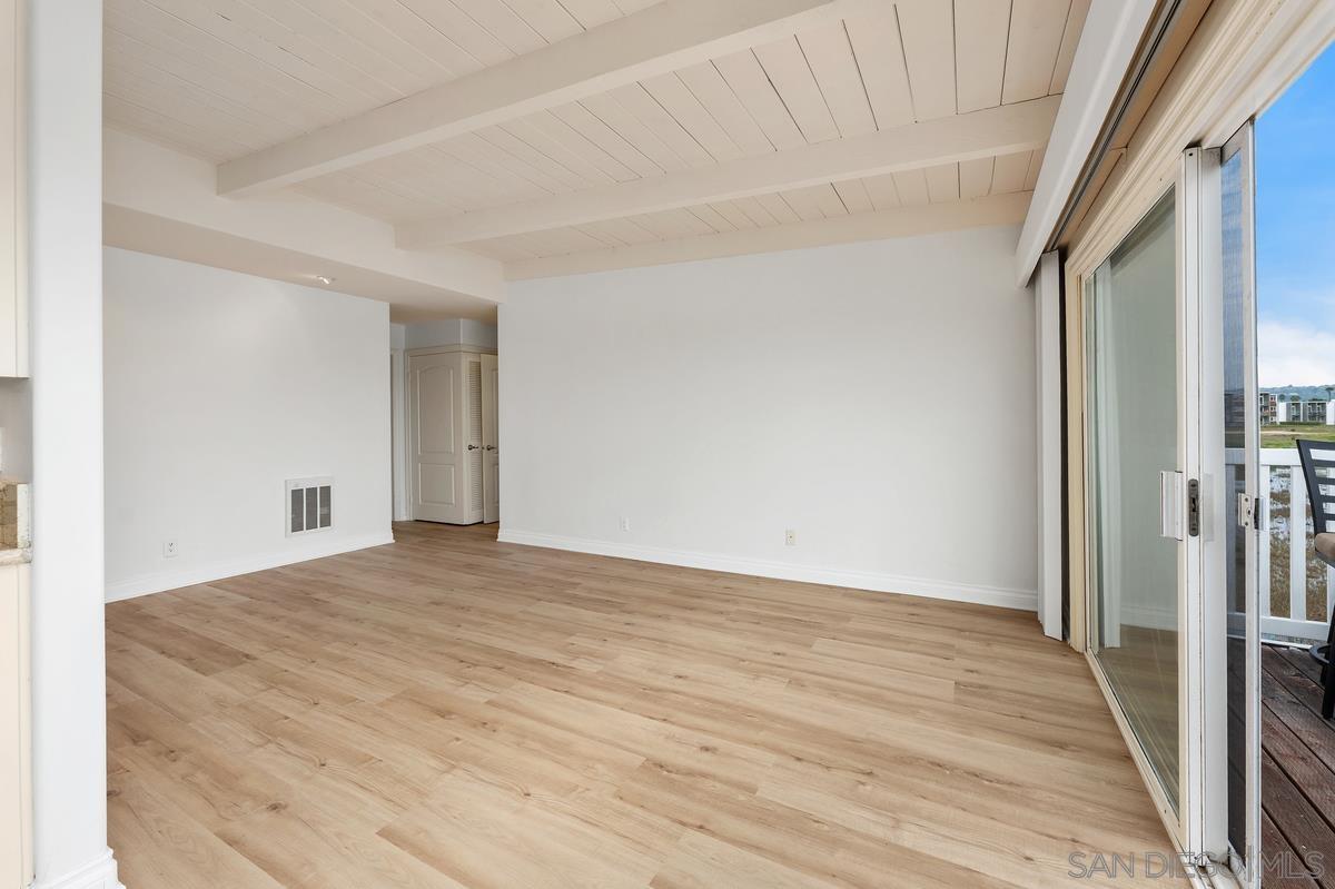 Detail Gallery Image 12 of 34 For 4013  Crown Point Dr  #2,  San Diego,  CA 92109 - 2 Beds | 2 Baths