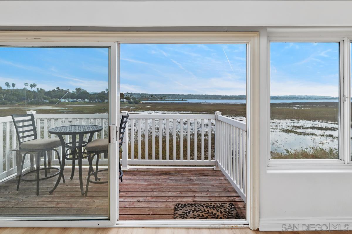 Detail Gallery Image 13 of 34 For 4013  Crown Point Dr  #2,  San Diego,  CA 92109 - 2 Beds | 2 Baths