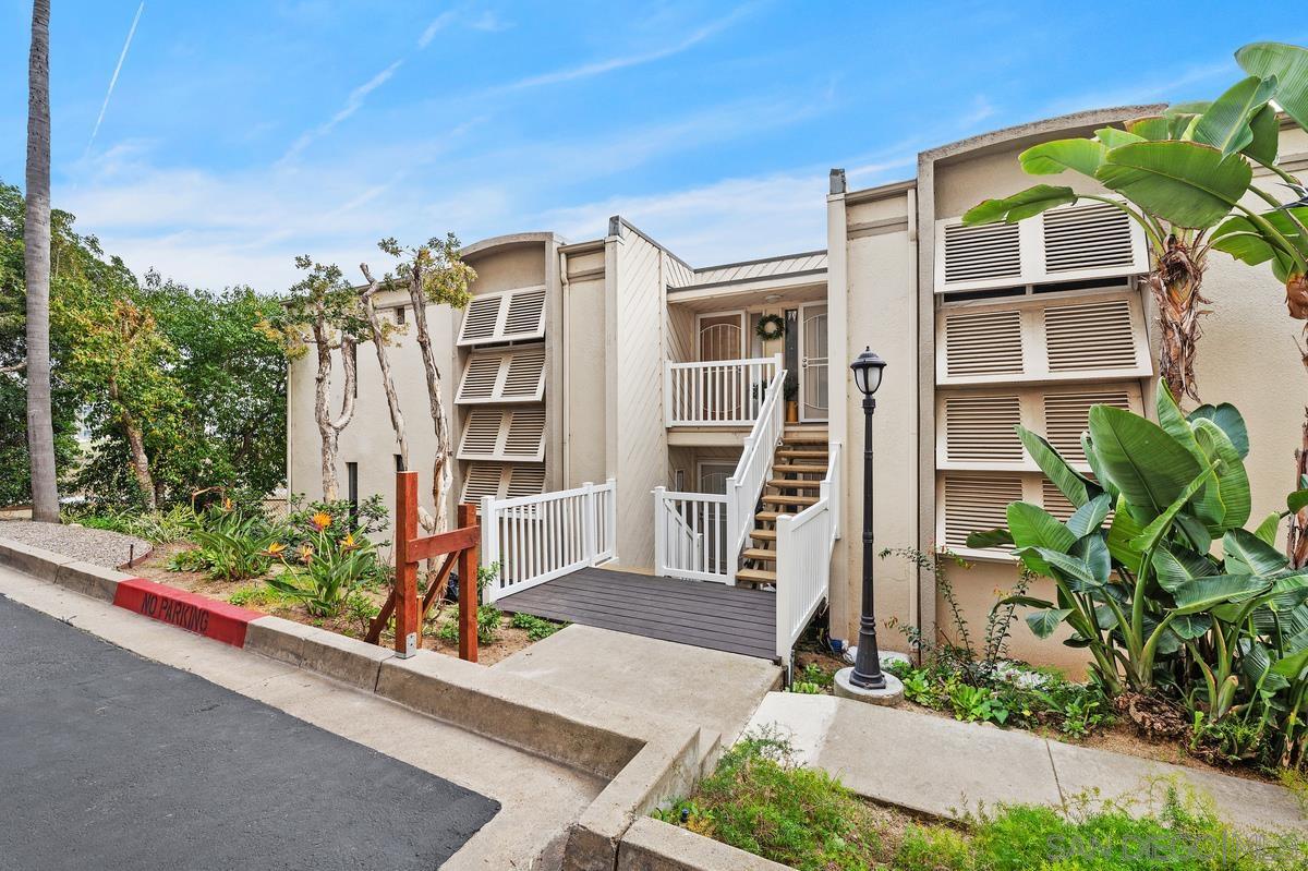 Detail Gallery Image 3 of 34 For 4013  Crown Point Dr  #2,  San Diego,  CA 92109 - 2 Beds | 2 Baths