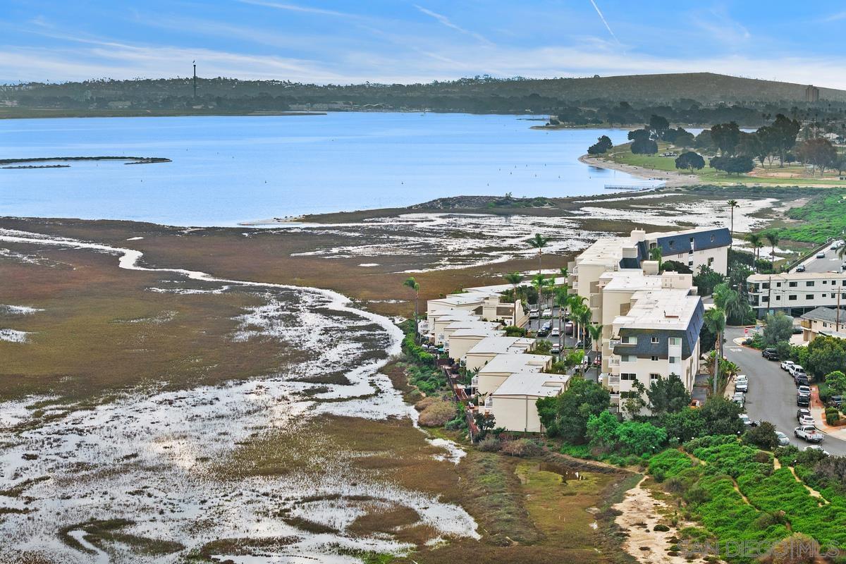 Detail Gallery Image 34 of 34 For 4013  Crown Point Dr  #2,  San Diego,  CA 92109 - 2 Beds | 2 Baths