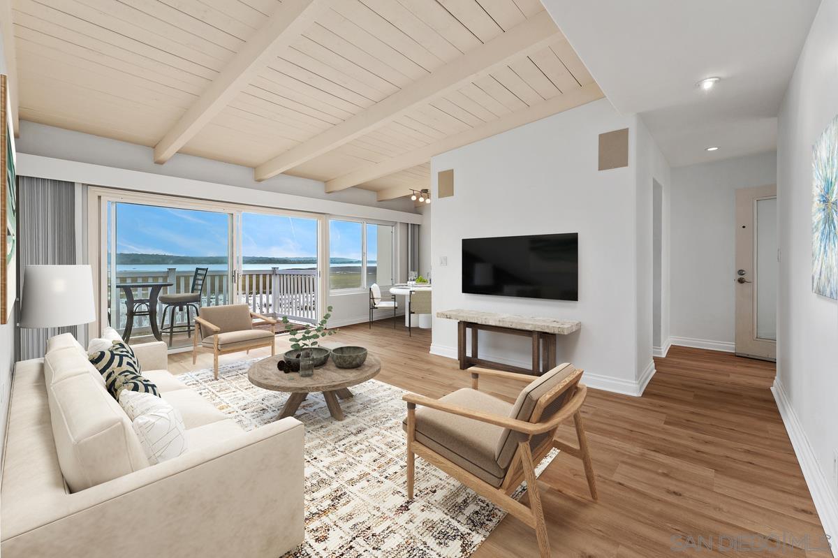 Detail Gallery Image 7 of 34 For 4013  Crown Point Dr  #2,  San Diego,  CA 92109 - 2 Beds | 2 Baths