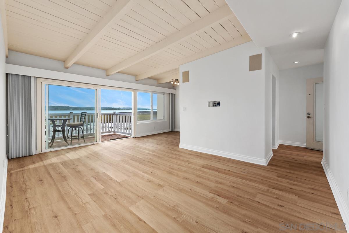 Detail Gallery Image 8 of 34 For 4013  Crown Point Dr  #2,  San Diego,  CA 92109 - 2 Beds | 2 Baths