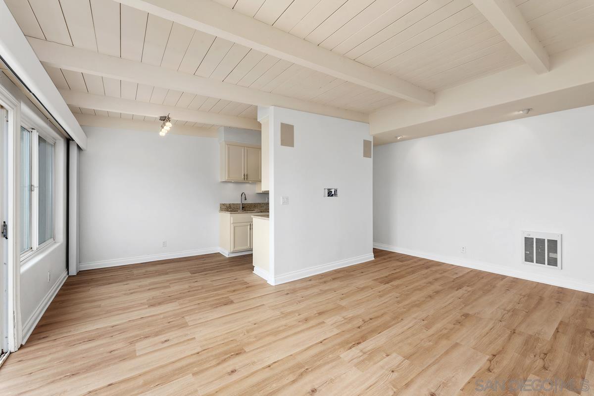 Detail Gallery Image 10 of 34 For 4013  Crown Point Dr  #2,  San Diego,  CA 92109 - 2 Beds | 2 Baths