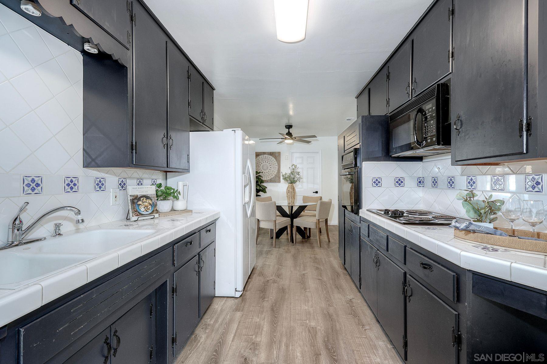 Detail Gallery Image 8 of 31 For 926  Aster Ave, El Cajon,  CA 92020 - 4 Beds | 3 Baths