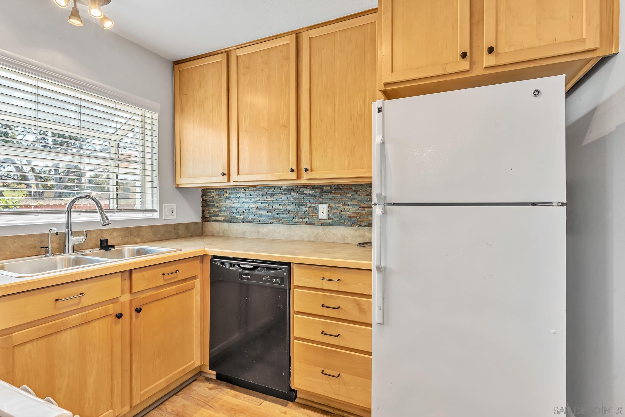 Detail Gallery Image 16 of 40 For 5875  Reo Ter  #C,  San Diego,  CA 92139 - 3 Beds | 2/1 Baths