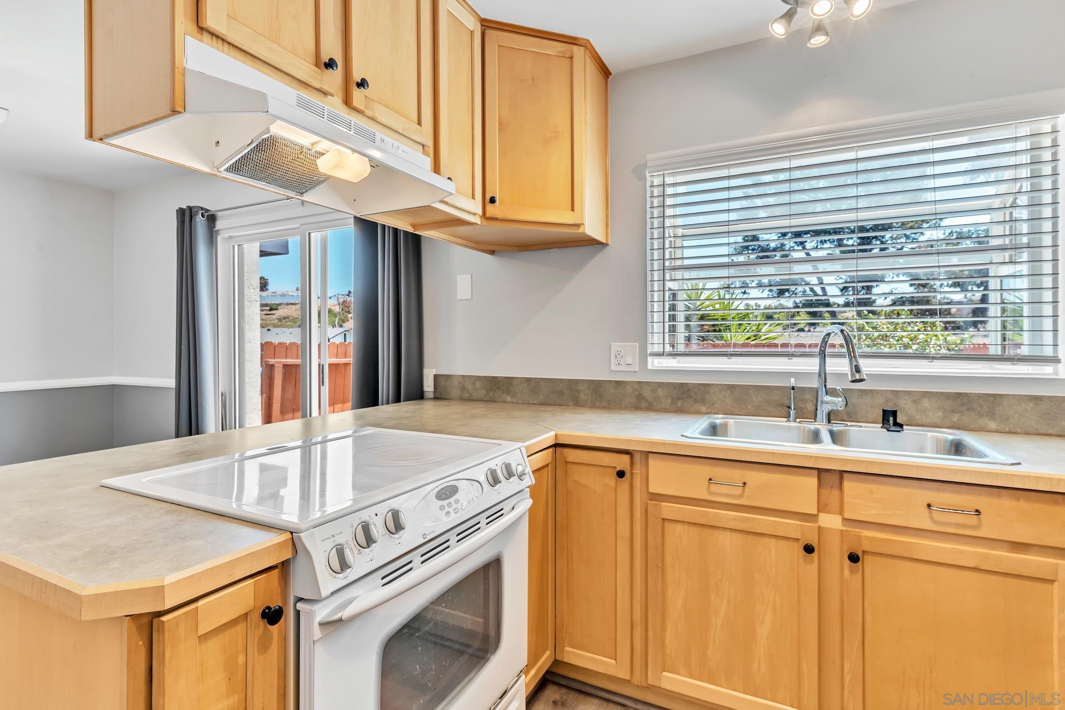 Detail Gallery Image 17 of 40 For 5875  Reo Ter  #C,  San Diego,  CA 92139 - 3 Beds | 2/1 Baths