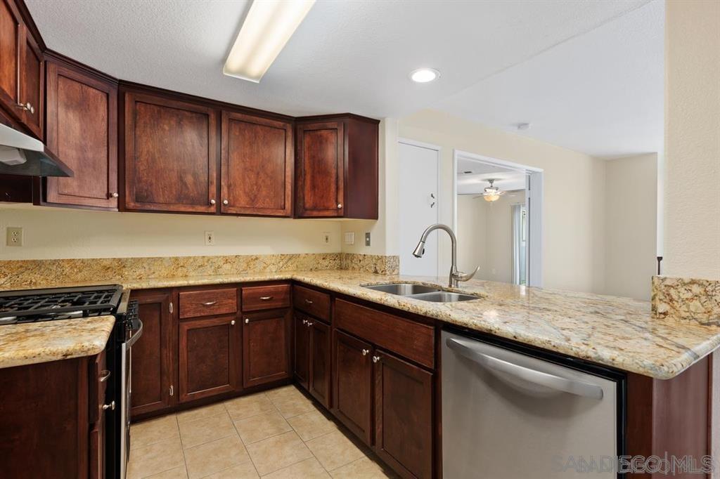 Detail Gallery Image 5 of 21 For 405  Stoney Point Way  89, Oceanside,  CA 92058 - 2 Beds | 2 Baths