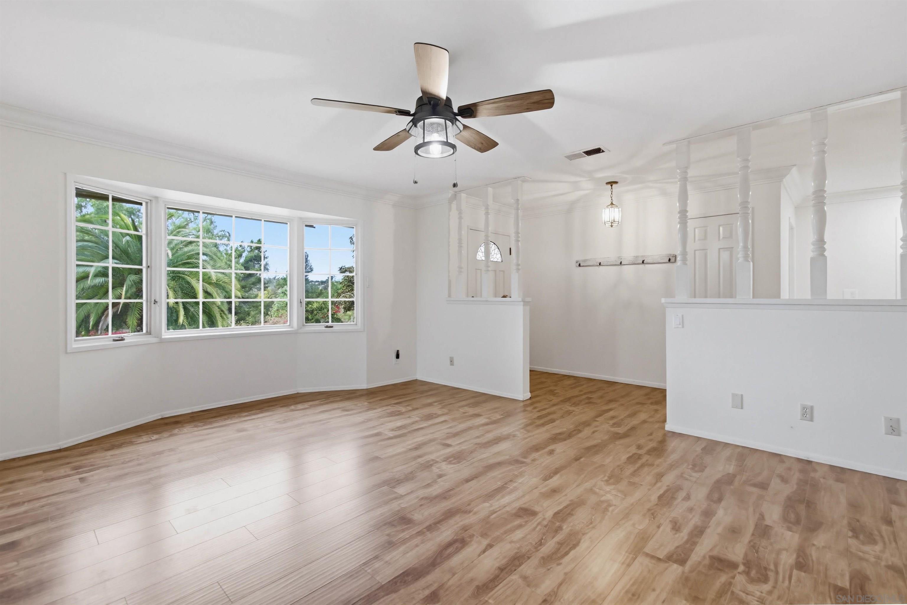 Detail Gallery Image 11 of 27 For 157  Spanish Spur, Fallbrook,  CA 92028 - 3 Beds | 3 Baths