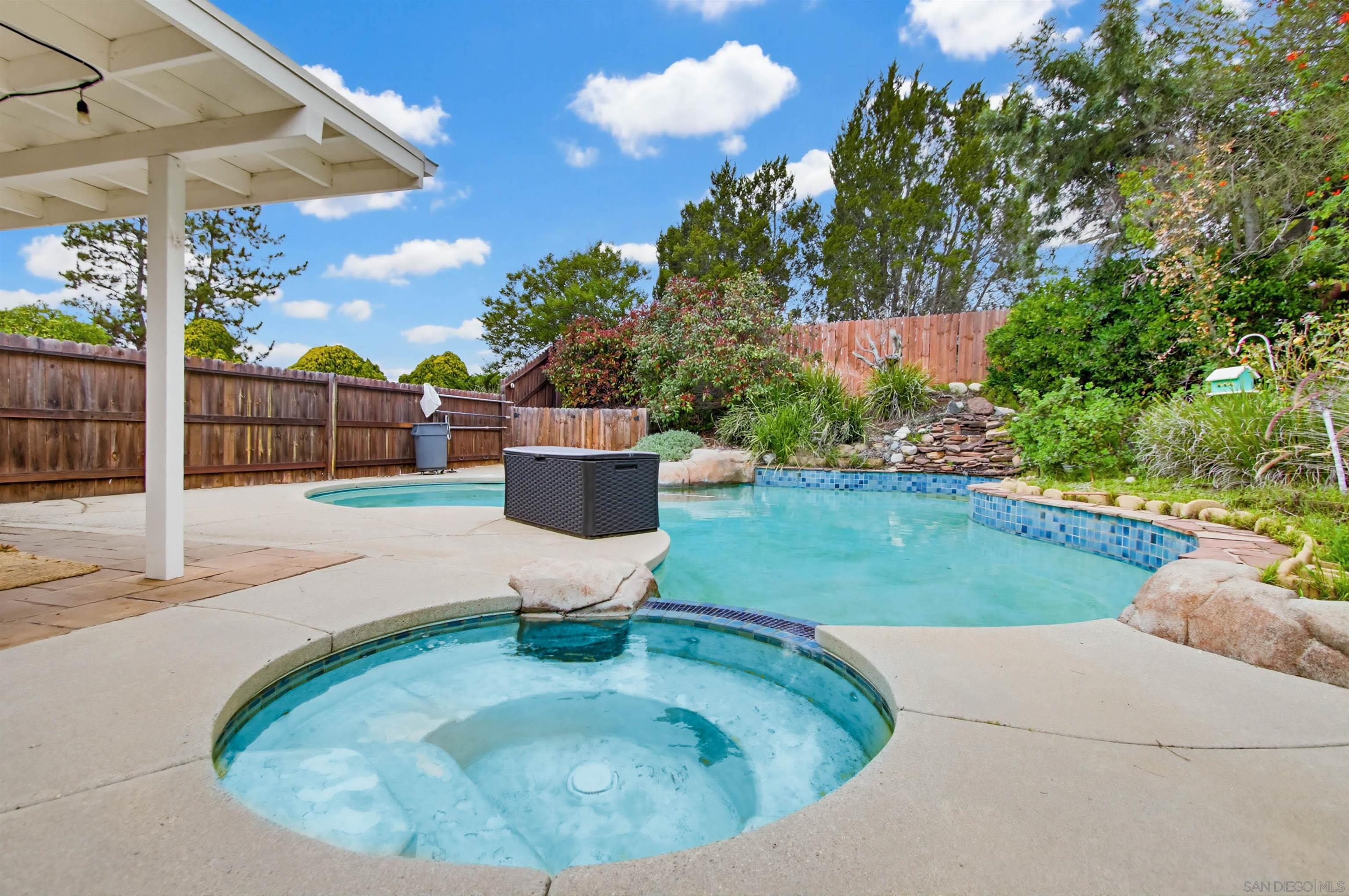 Detail Gallery Image 16 of 27 For 157  Spanish Spur, Fallbrook,  CA 92028 - 3 Beds | 3 Baths