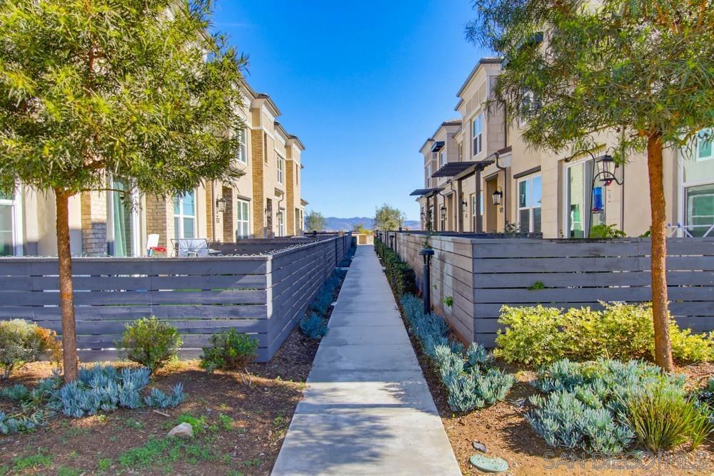 Detail Gallery Image 2 of 30 For 1206  Sunrise View  102, San Marcos,  CA 92078 - 3 Beds | 2/1 Baths